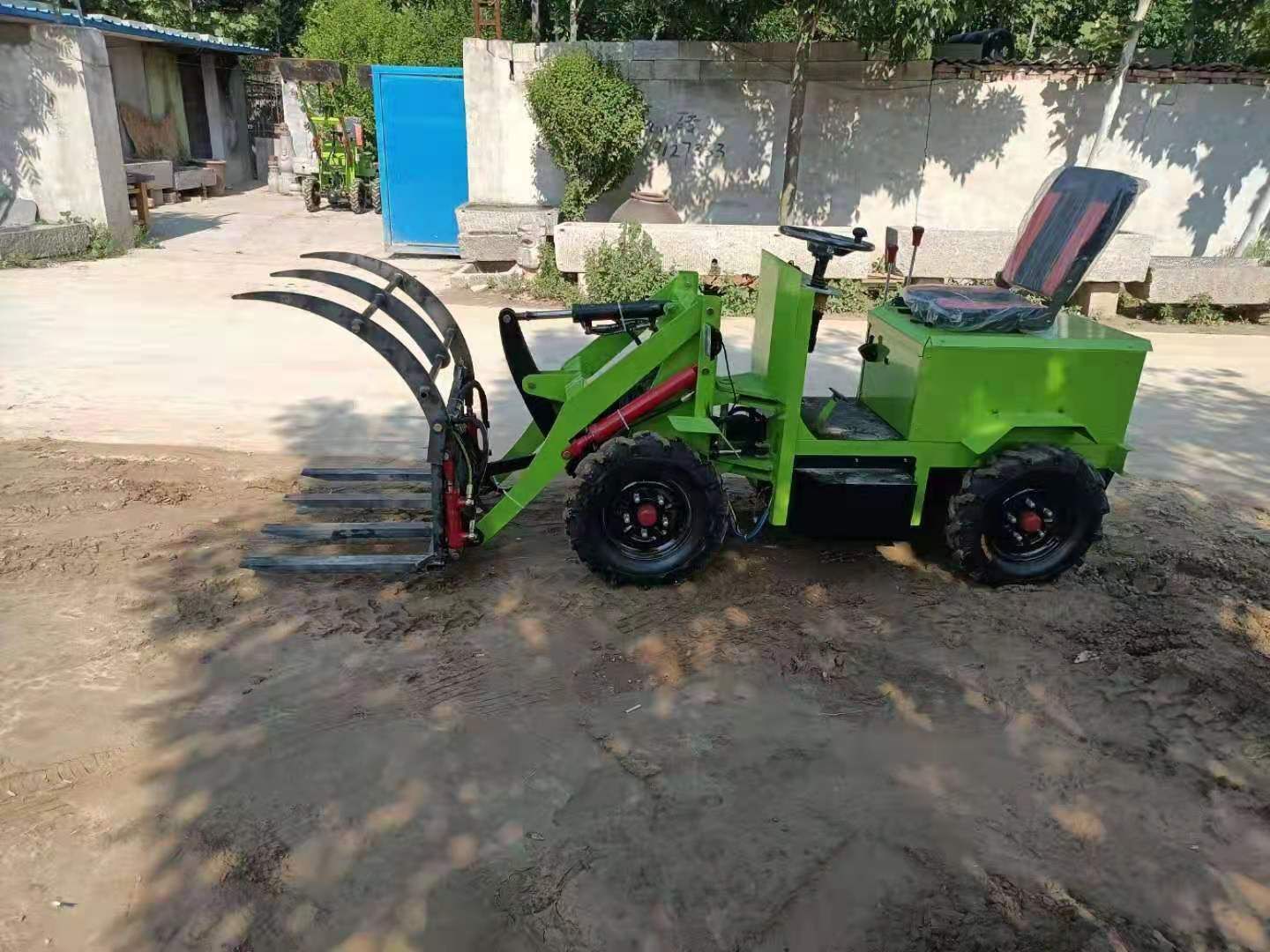 装载机  18马力柴油机铲车小型上料车四驱铲车