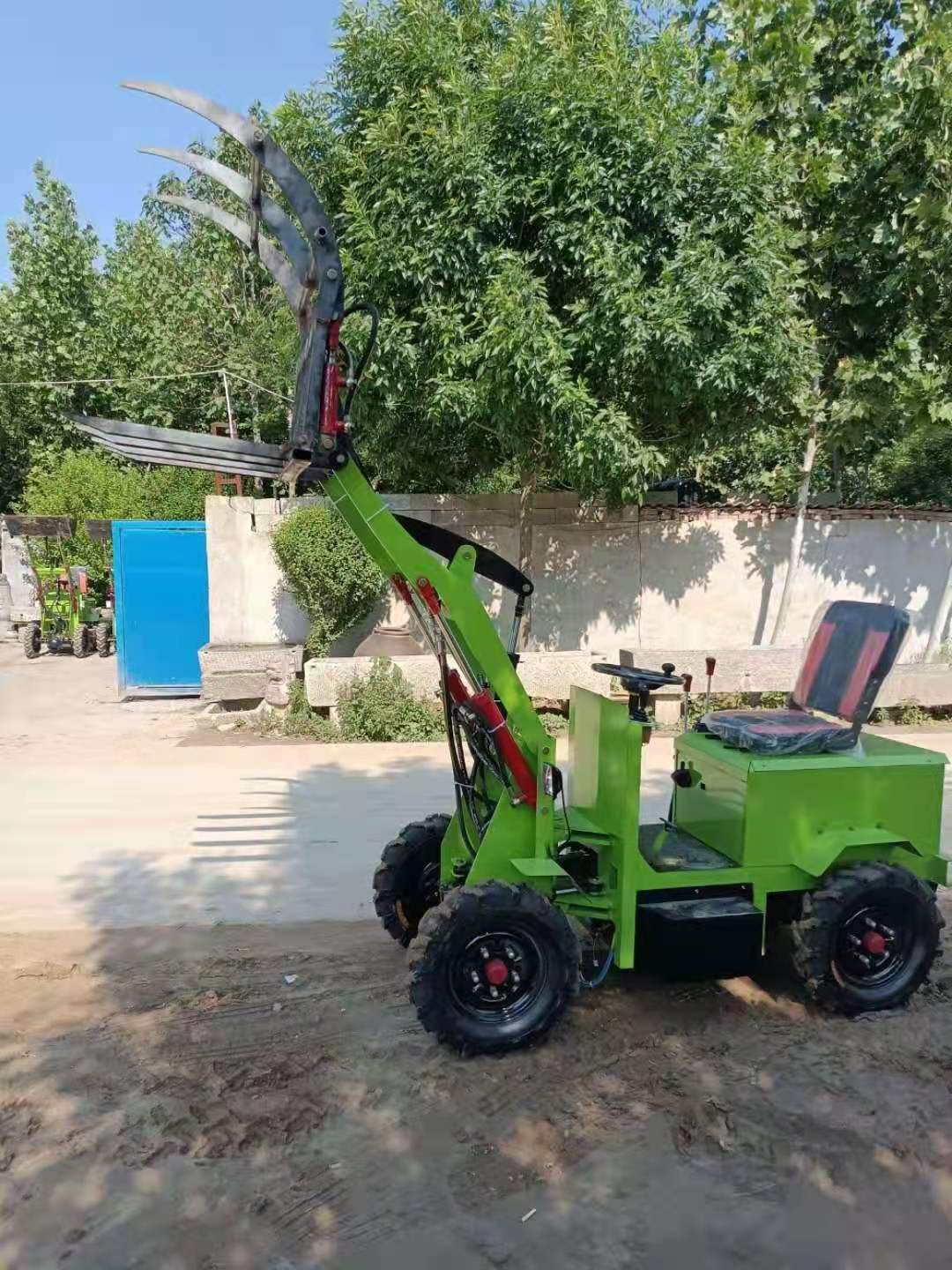 装载机  18马力柴油机铲车小型上料车四驱铲车