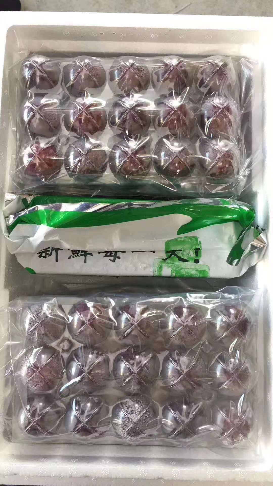 仙居东魁杨梅7分甜3分酸，各个杨梅大如乒乓球，咬一口下去爆汁