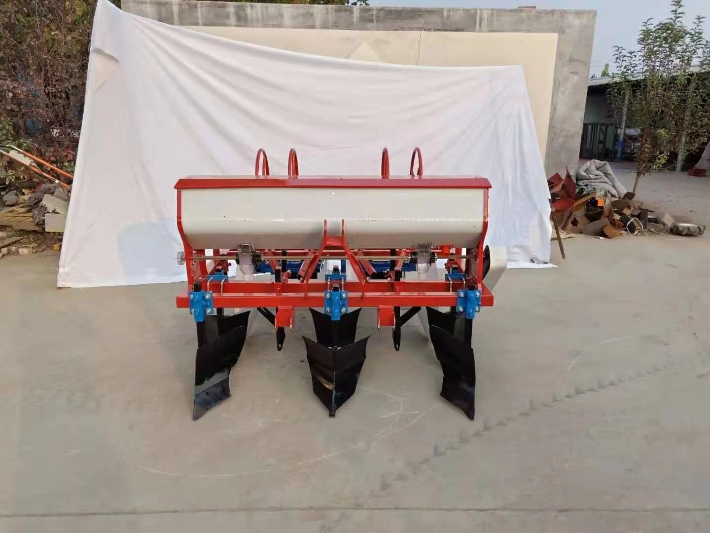 播种机  萝卜白菜，胡萝卜精播机双垄双行  施肥  滴管带 播种