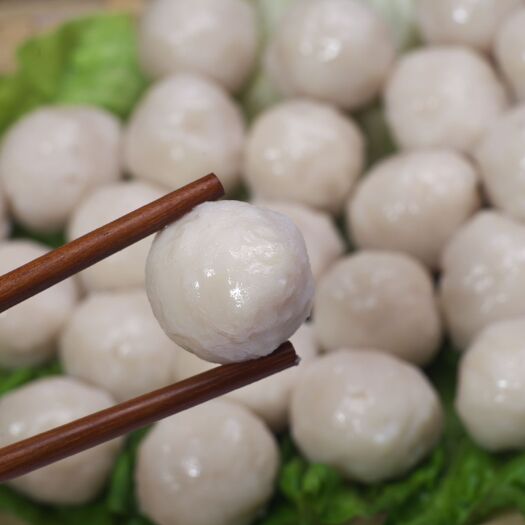 北海马鲛鱼丸，以新鲜马鲛鱼肉为原料，原料占比95%以上