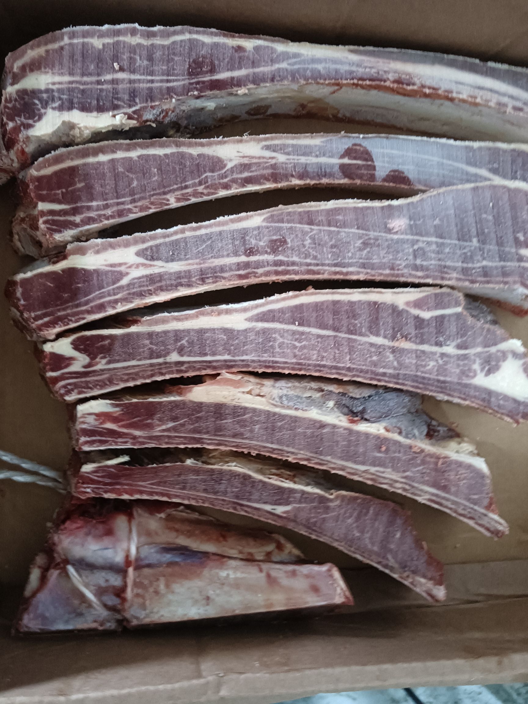 牛排  餐饮专用，满肉，肥瘦均匀，雪花膘，吃起来香而不腻