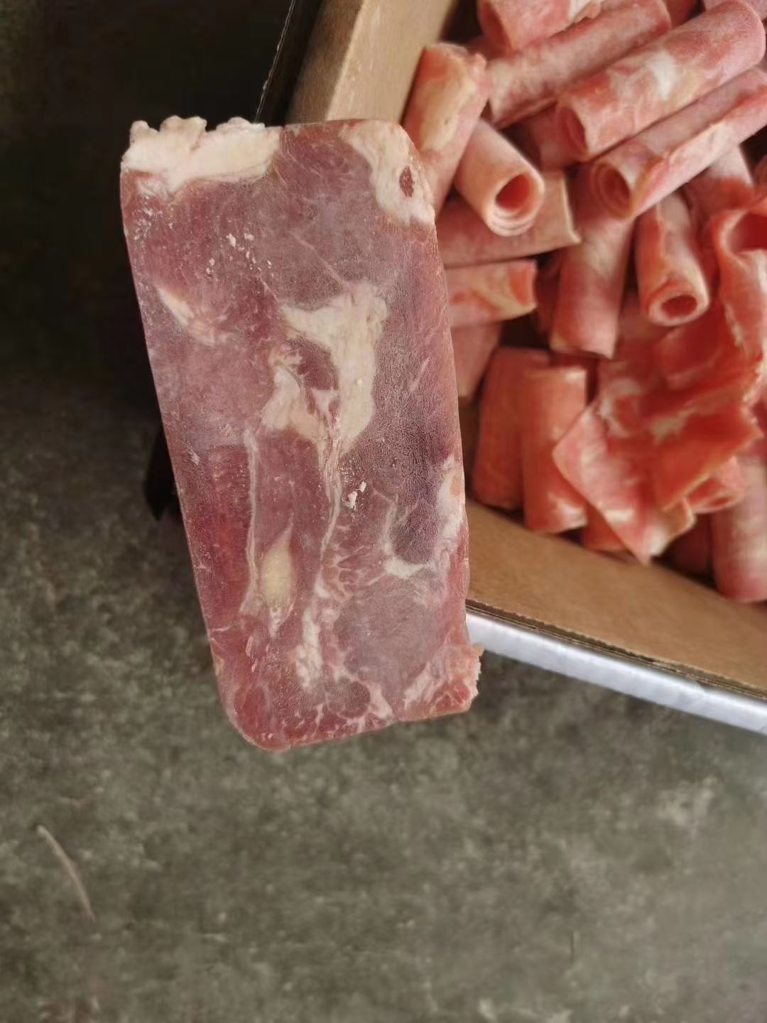  雪花肥牛，自助餐厅火锅店价格超低