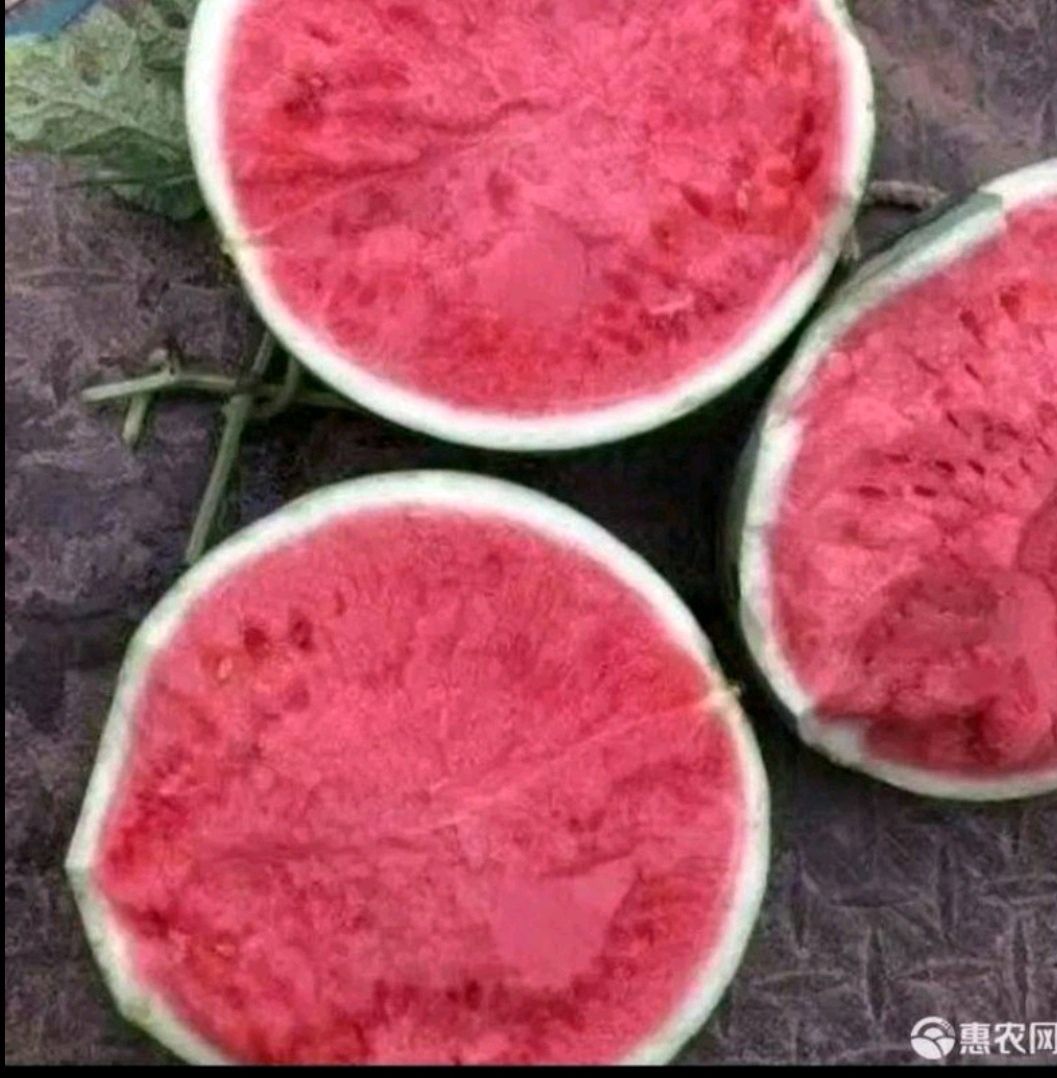 黑皮西瓜  湖北黑皮无籽西瓜，沙漠瓜口感好. 皮薄！