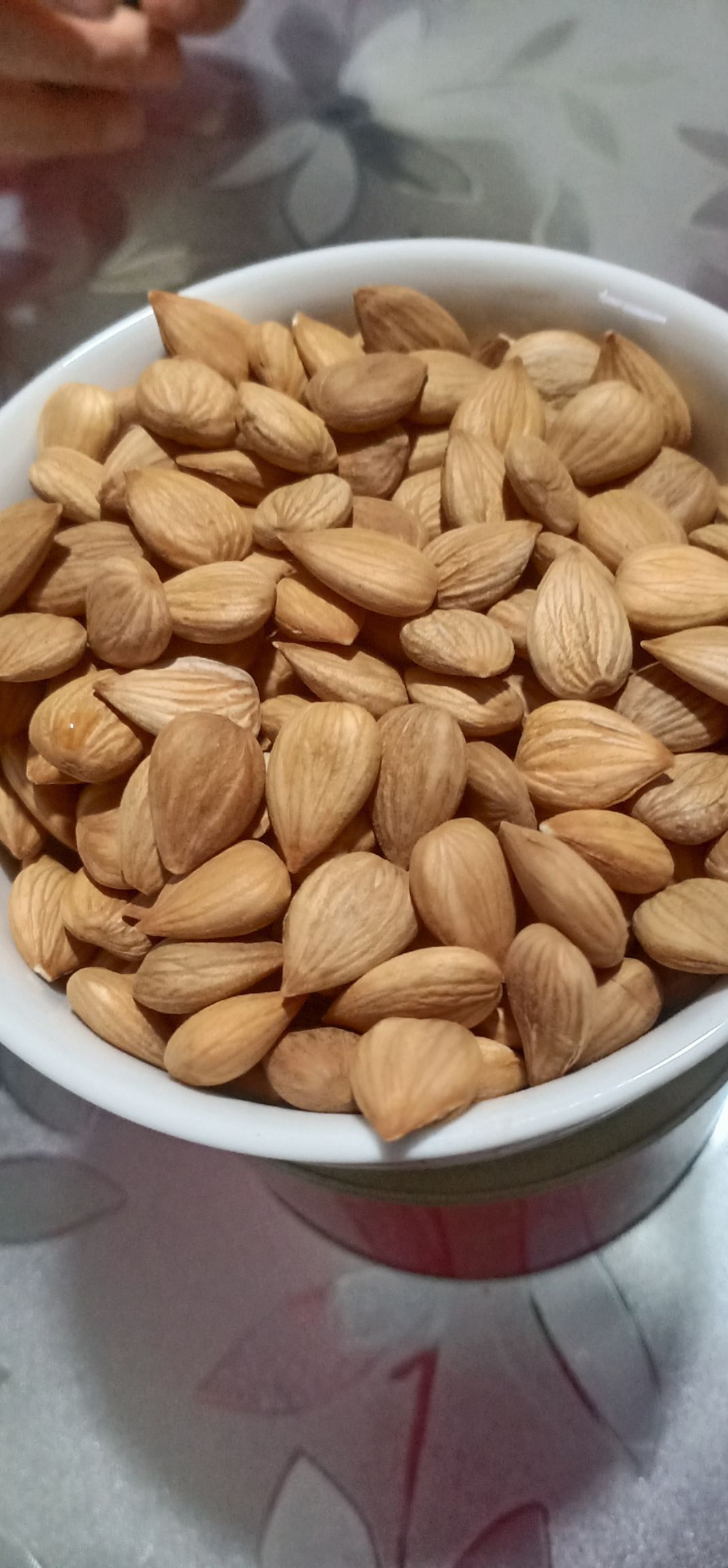 休闲零食  熟杏仁制作，香酥可口 ，百吃不厌，是休闲 居家不可少的小零食