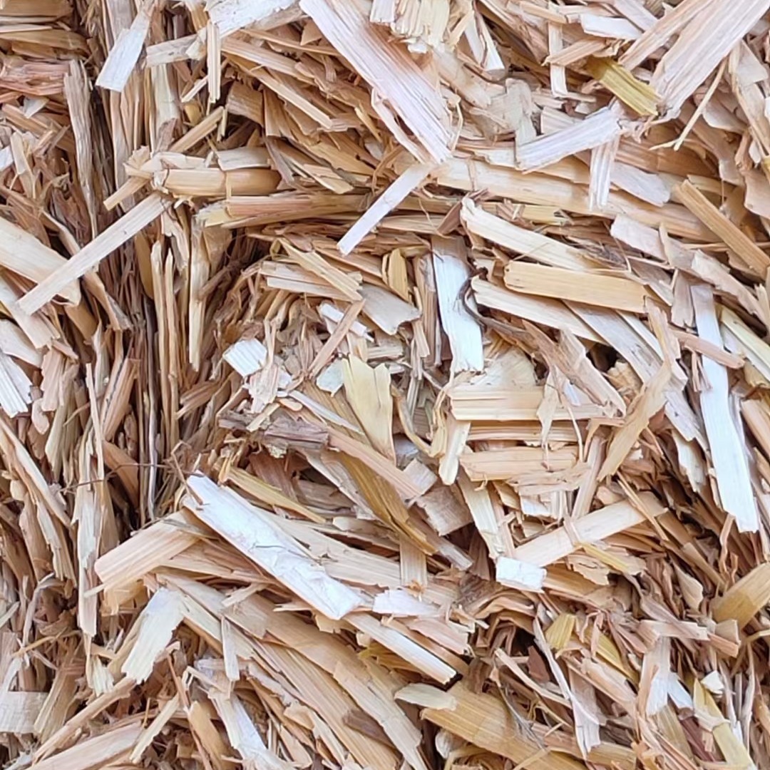 正阳县今年新草，小麦秸秆未经雨水，干度低，无任何霉变灰尘，土，薄膜