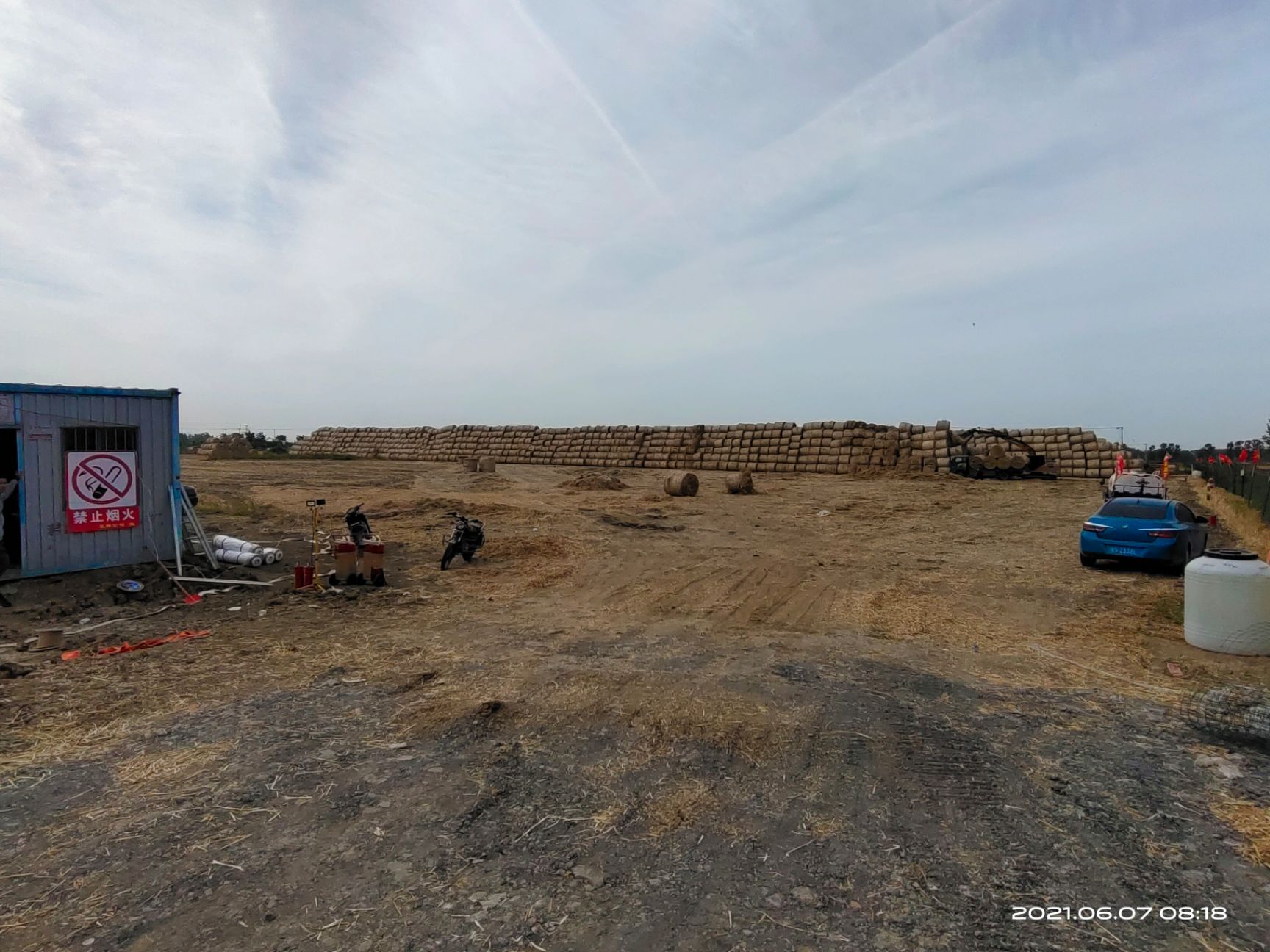  出售小麦秸秆大量圆捆