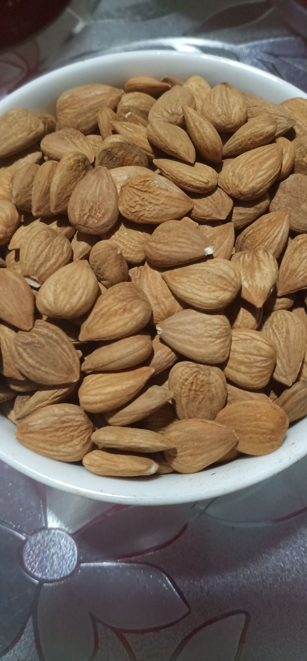 甜杏仁  小龙王帽杏仁，老品种嫁接 口感独特 既有口感，而且酥脆