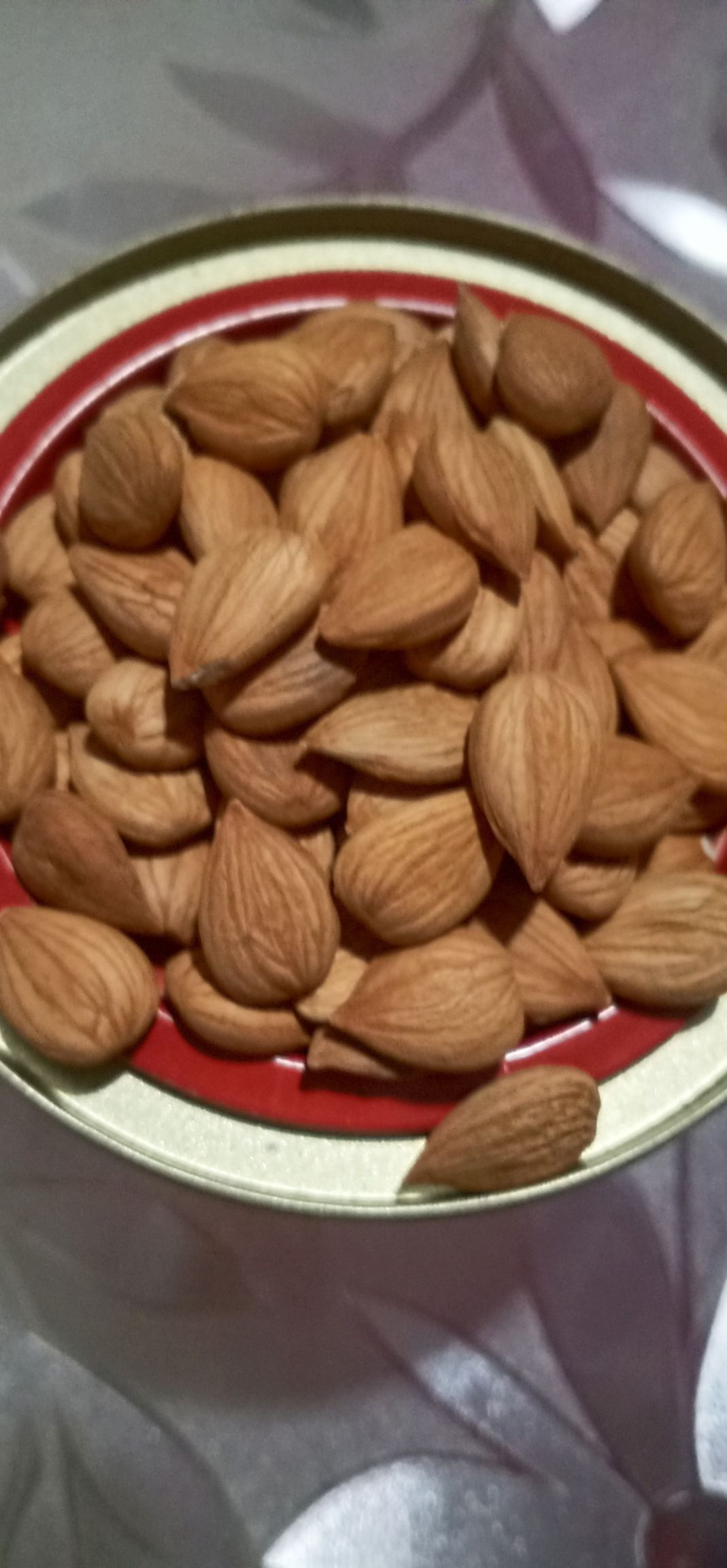 甜杏仁张家口特产，口感酥脆 ，口齿留香，回味不尽 。