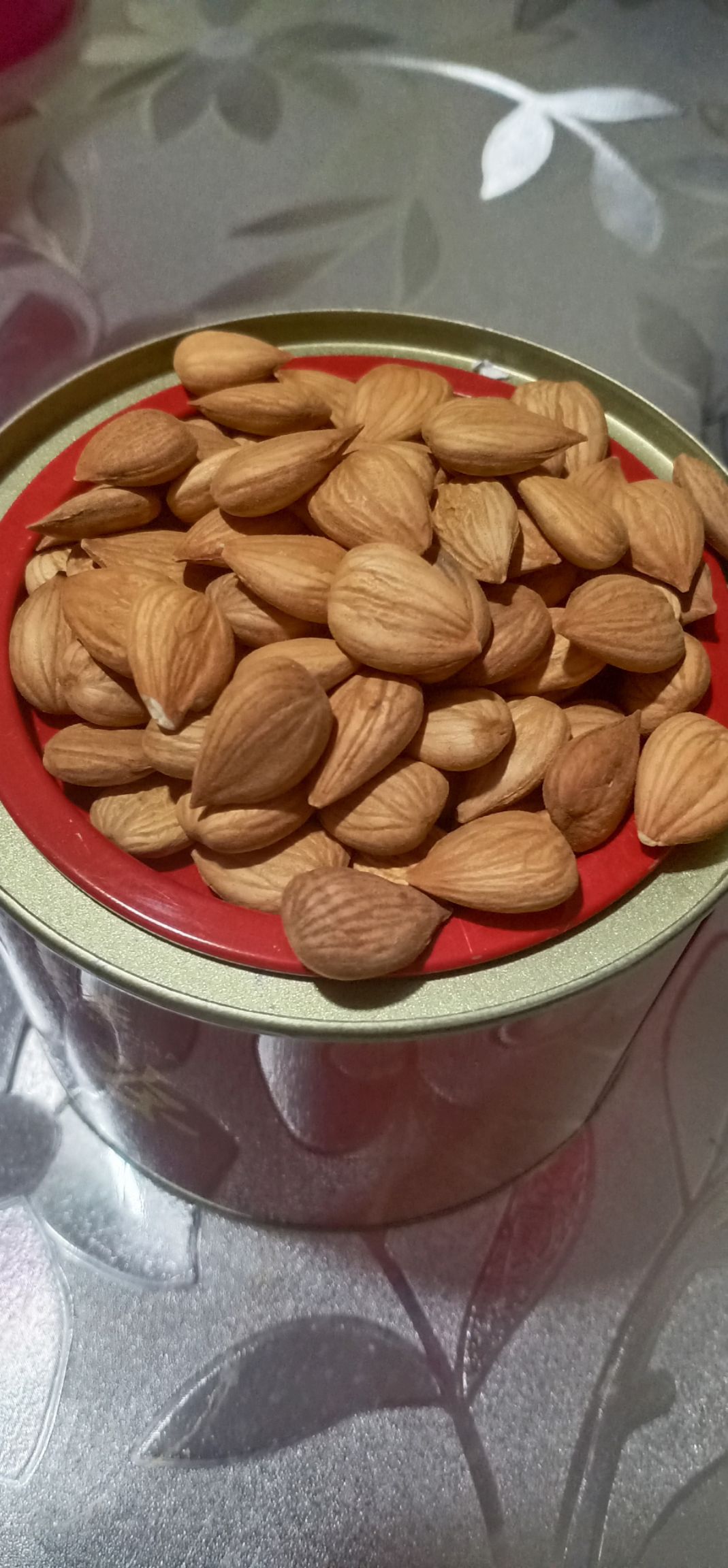 甜杏仁张家口特产，口感酥脆 ，口齿留香，回味不尽 。