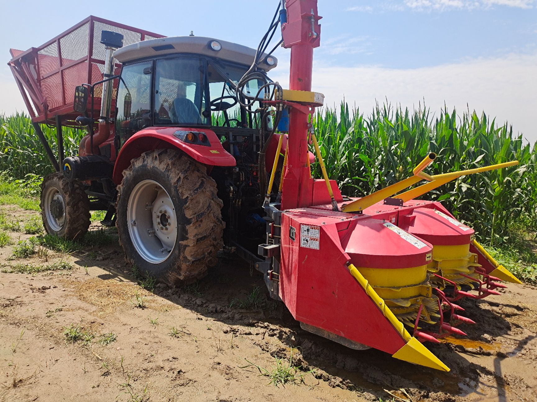 青贮机  青储机拖拉机青储机履带青储机自走走式青储饲料收获机按需定制