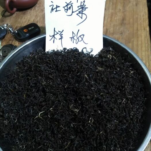 梧州农家六堡茶纯手工炒茶，拥有农家茶的传统文化，入口清香回甘味