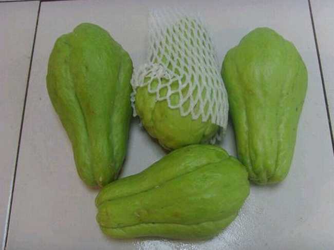 年迈的父母亲自种的佛手瓜，看上的老板联系