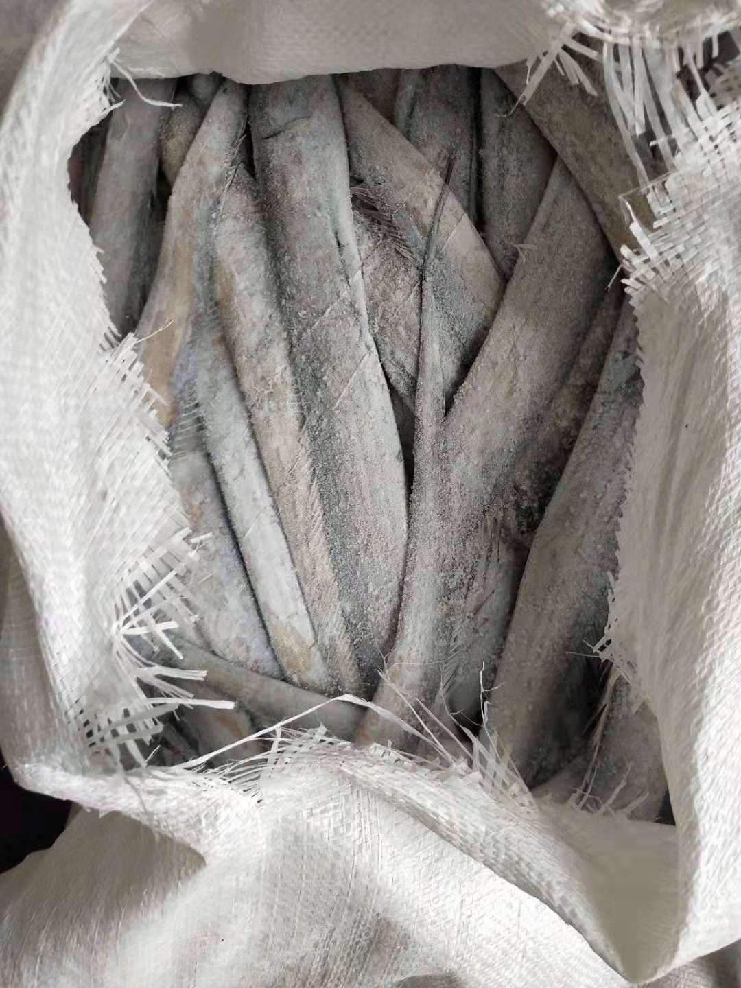 带鱼，刀鱼，饲料鱼里边有小的。过磅销售饲料鱼也可以用食堂快餐