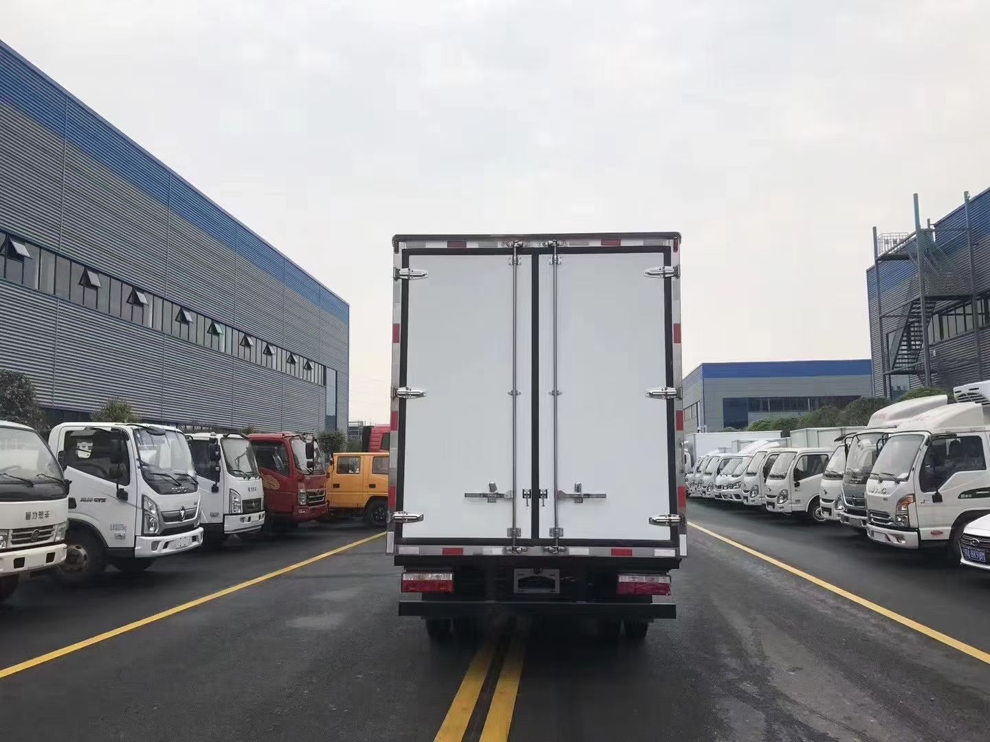 冷链车  4米2冷藏车厂家直销江淮冷藏车价格优惠冷藏车