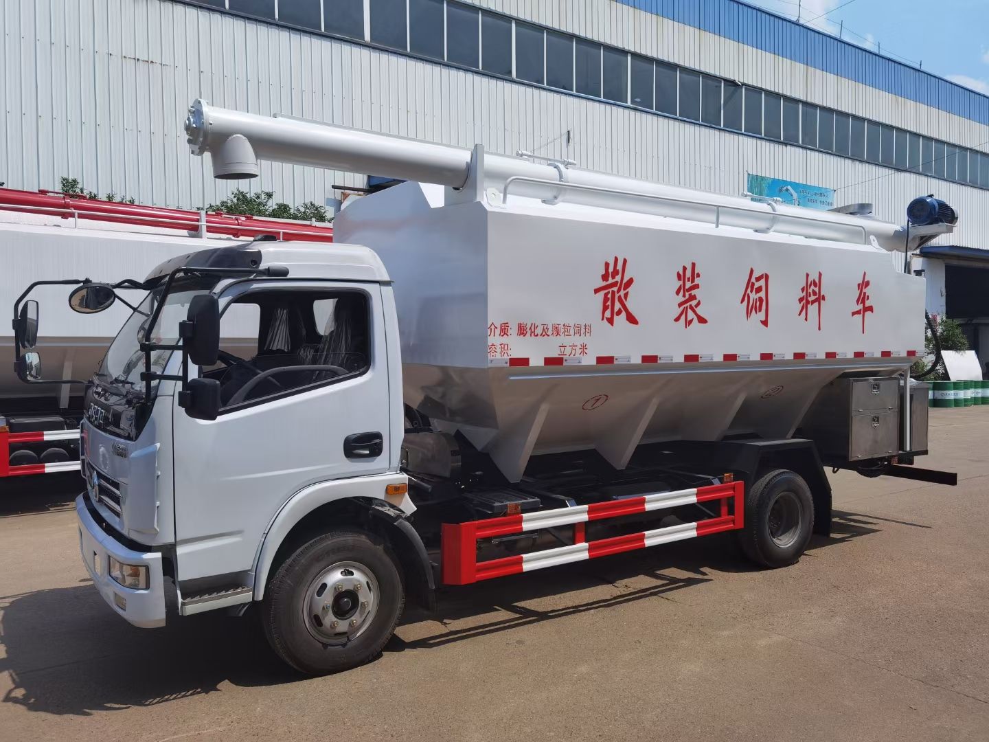 饲料搅拌机  饲料混合机  东风散装饲料运输车15方20方厂家直销价格