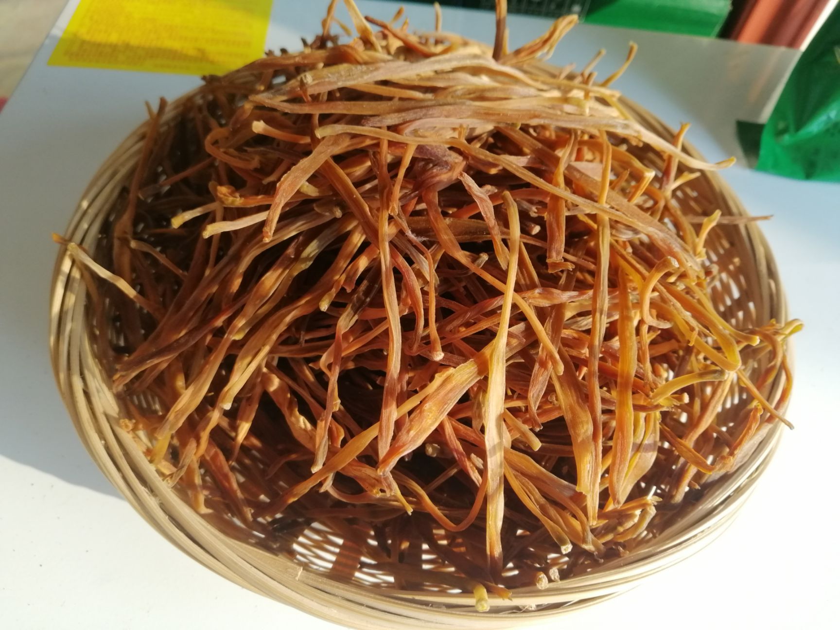 小黄花菜  精选无硫黄花菜，口感香脆，甘甜爽口。