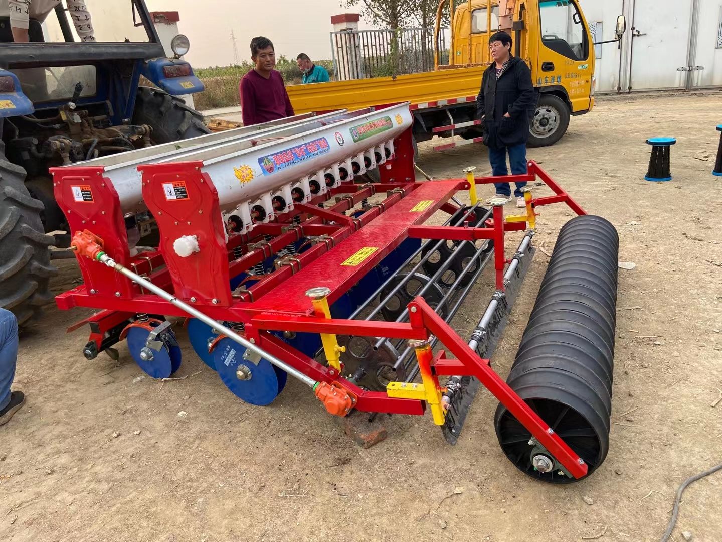  旋耕小麦播种机