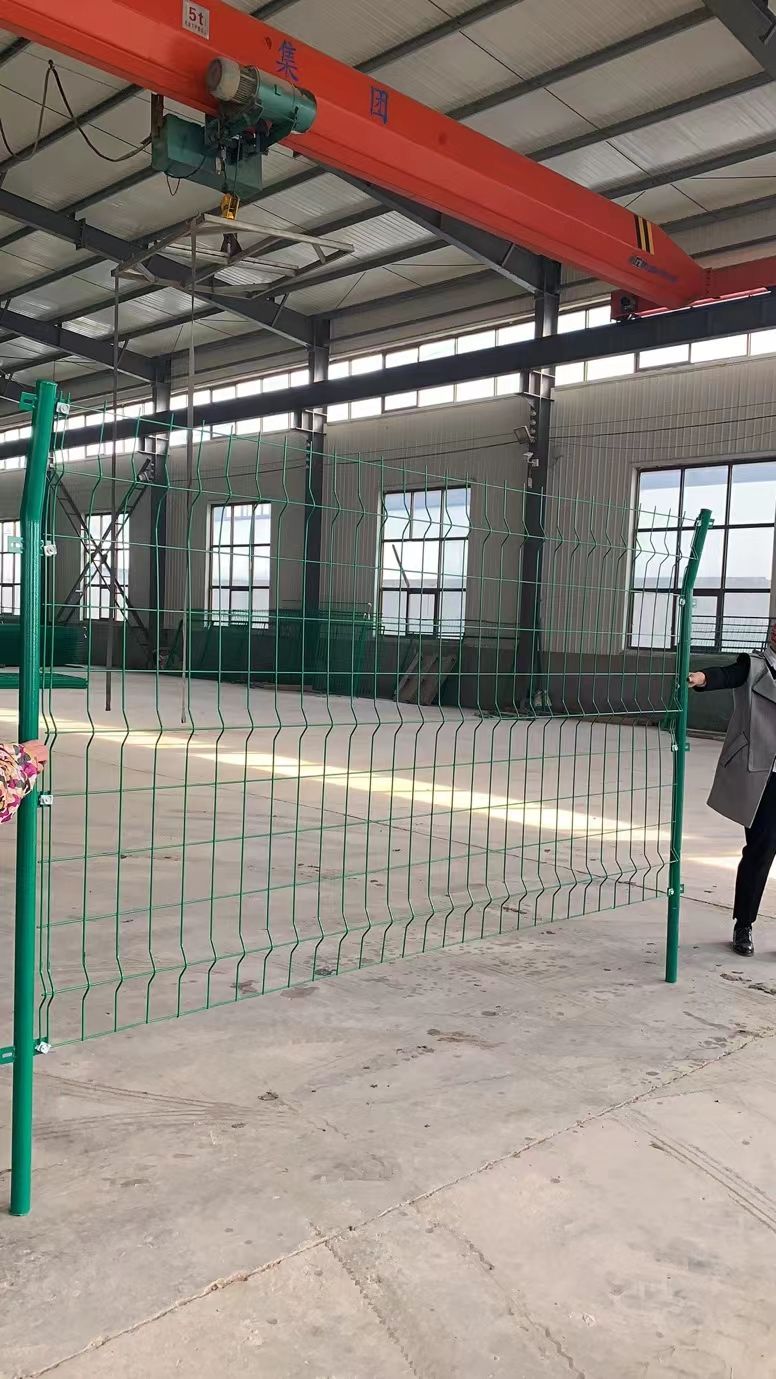 双边护栏网  厂家供应 圈地围栏网 公路防护网 可根据客户要求定制