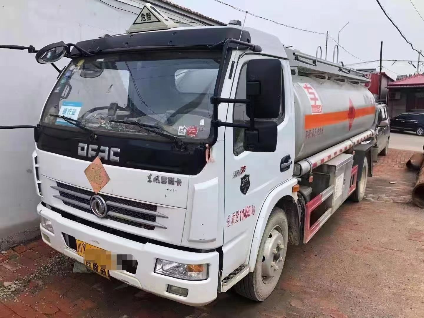 车载罐  二手四川广安户8吨油车2019年7月，已审车带一年费用