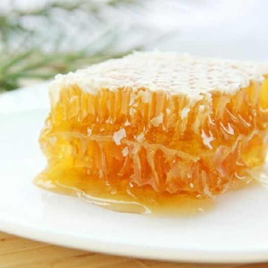 饶河县饶河黑蜂巢蜜  一盒一斤 是一款能嚼着吃的蜂蜜 小蜜蜂的作品