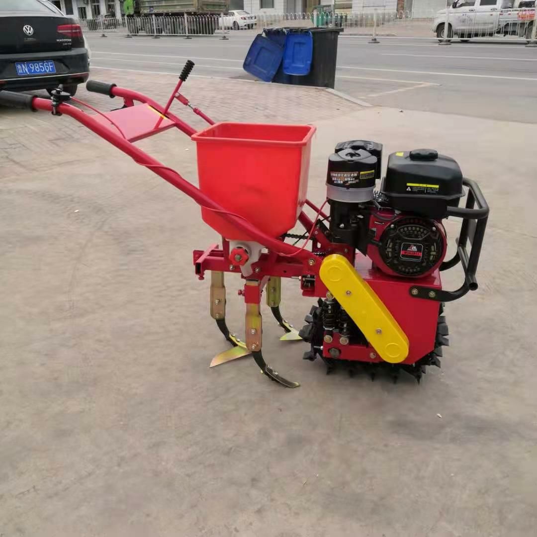 手扶汽油翻地机单履带趟地机山地果园耘锄耕地机玉米大豆施肥机