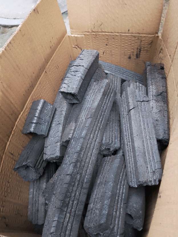 机制炭、中温竹炭，起火快，无烟，无味。