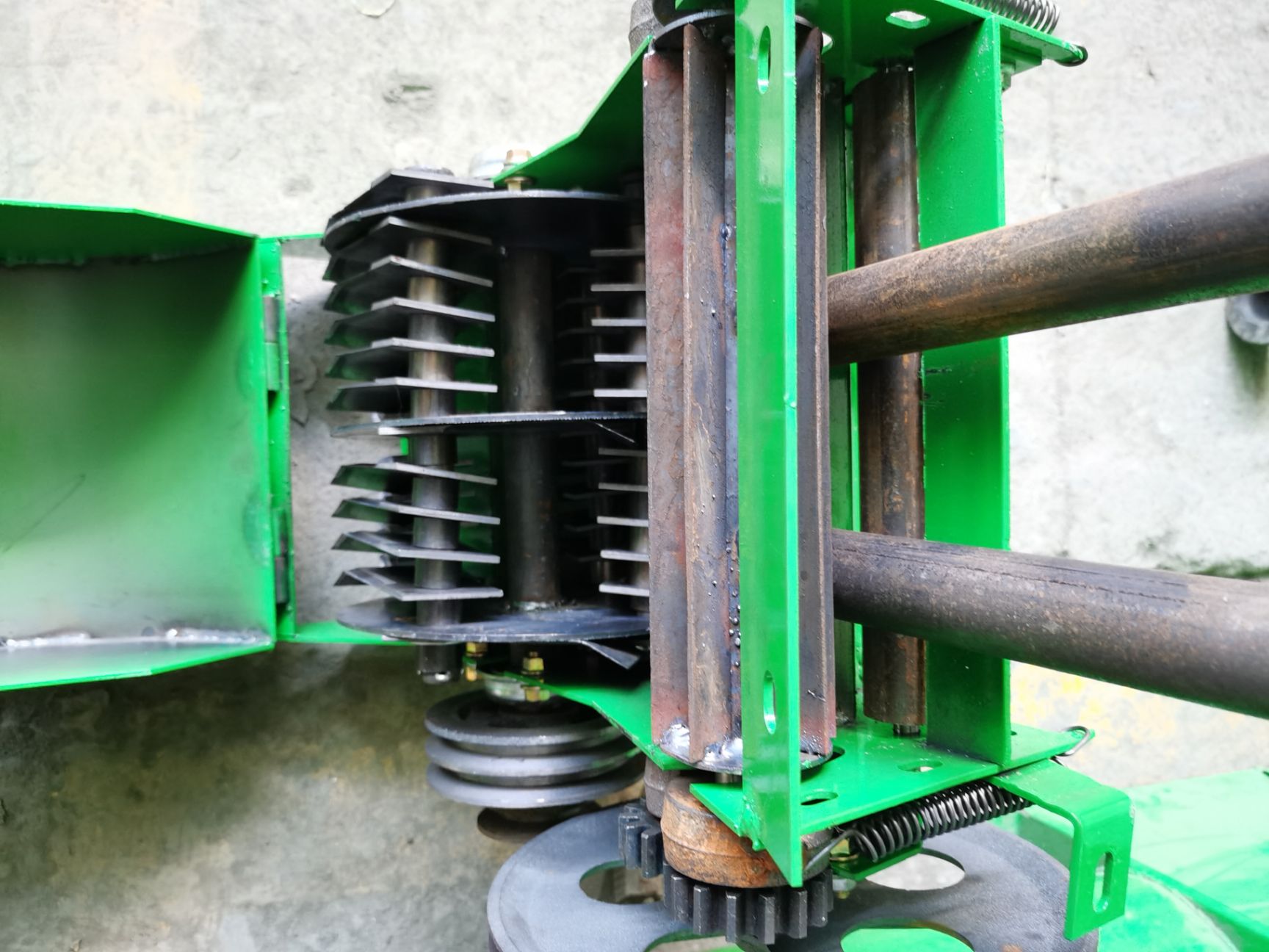 秸秆揉搓机 揉丝机，切碎机，养殖切碎切丝机，干湿软硬揉丝切碎机