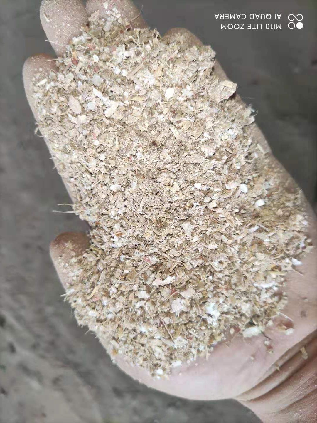 花生壳粉，二次除尘，粗细可调，灰份可控。欢迎到厂参观洽谈。