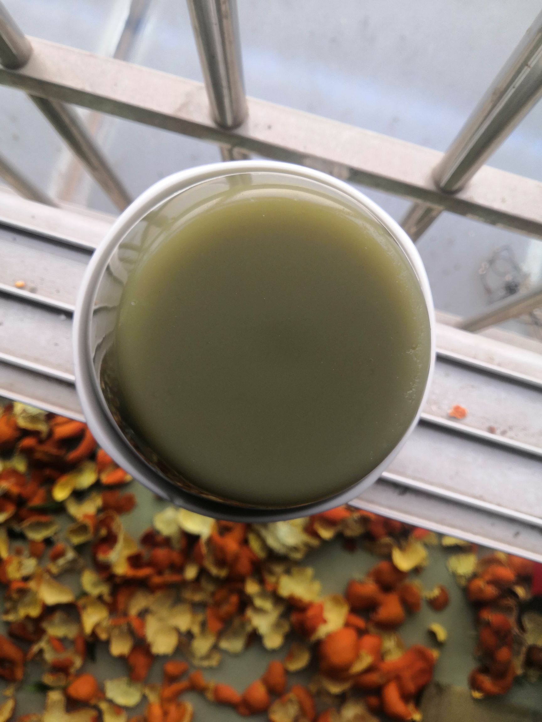 绿豆粉  绿豌豆粉，，做出的凉粉，是暑热天的一道凉菜，青