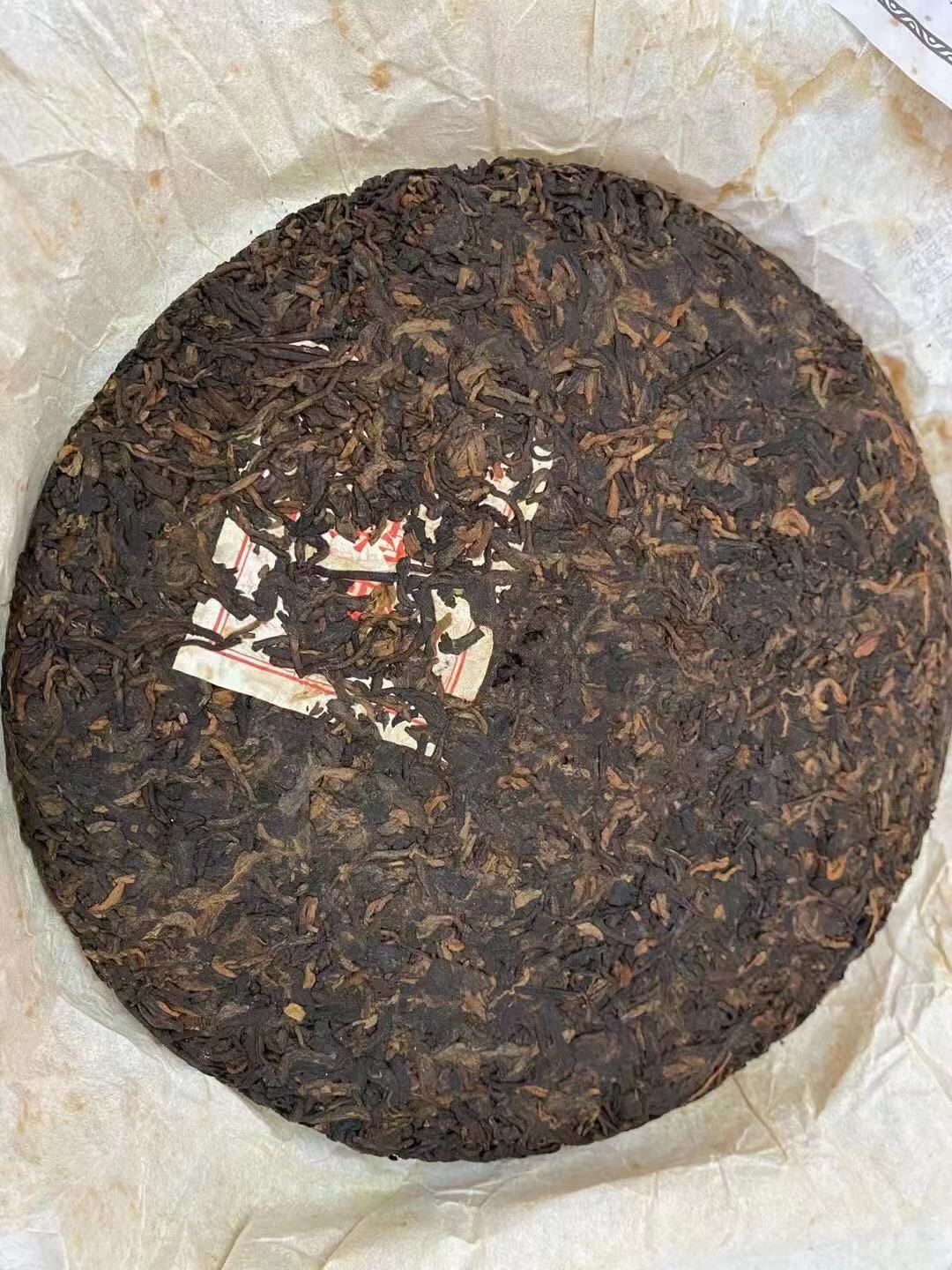 古树茶 2008年云南七子饼茶，汤色红浓明亮，香气独特陈香，滋味醇厚