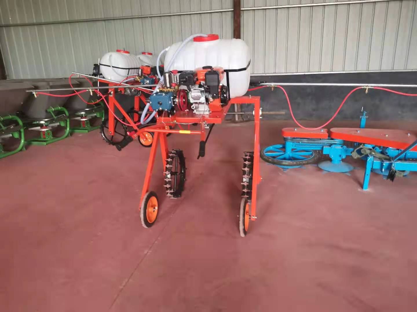  自走式手扶打药机