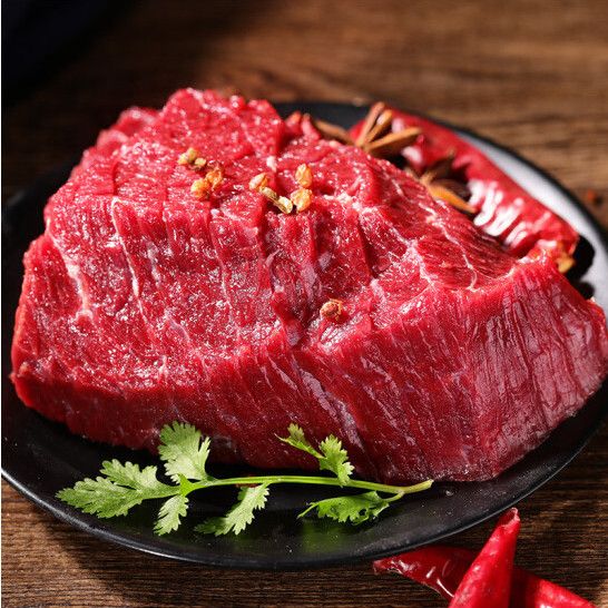 牛肉，微调整切大块不拼接没有碎肉超市直供口感鲜嫩。
