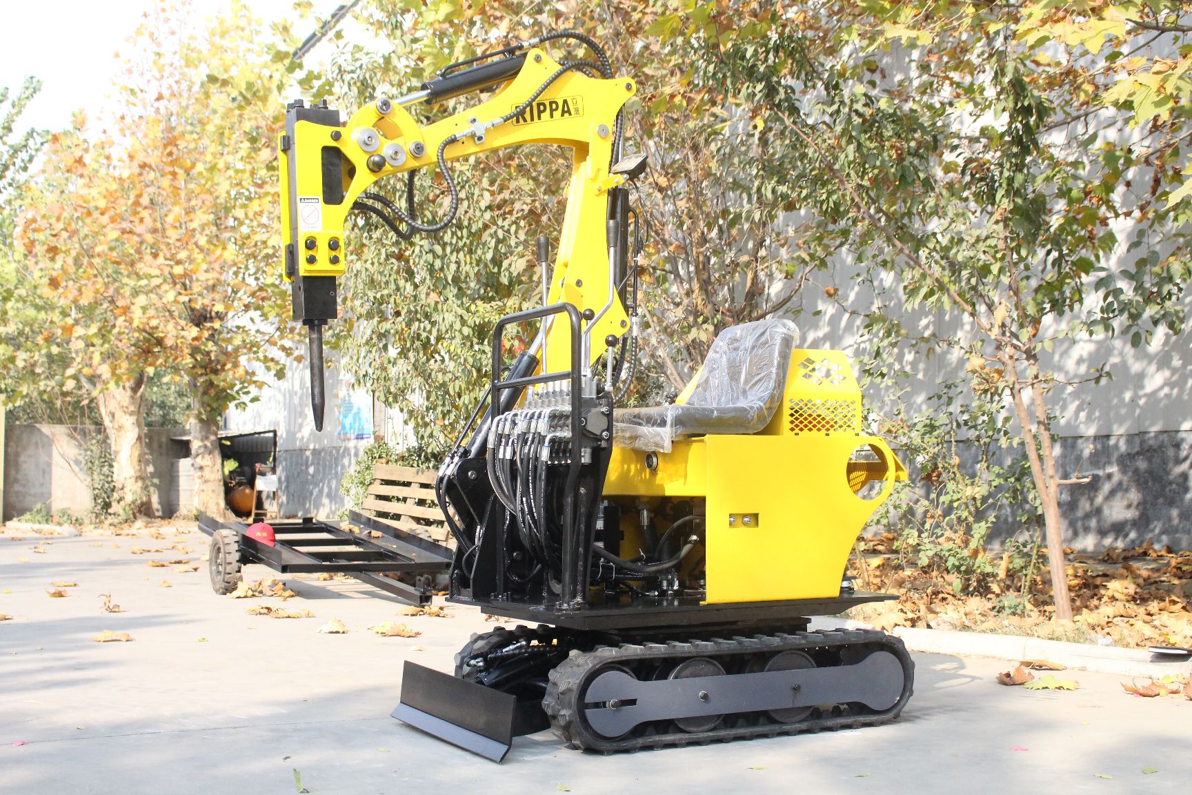  小型挖掘机微挖果园大棚绿化工程室内拆除作业果园挖沟施肥排水沟