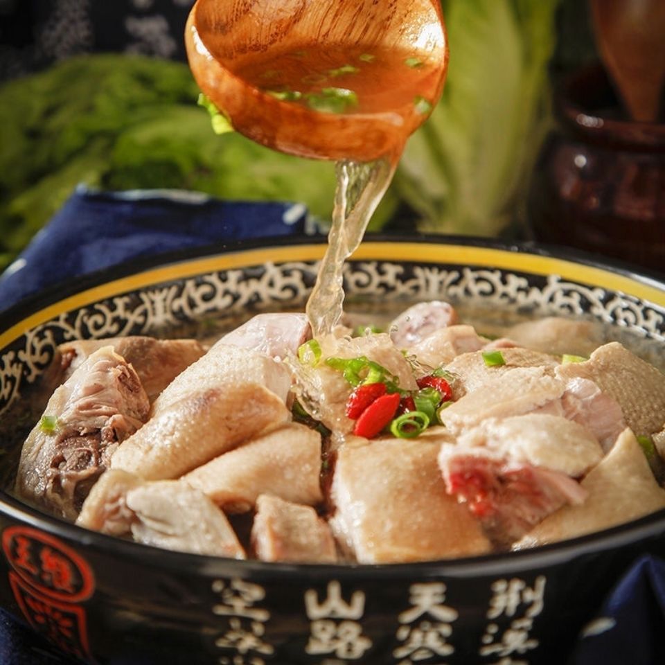 农家散养土鸭子。肉鸭现杀现发。