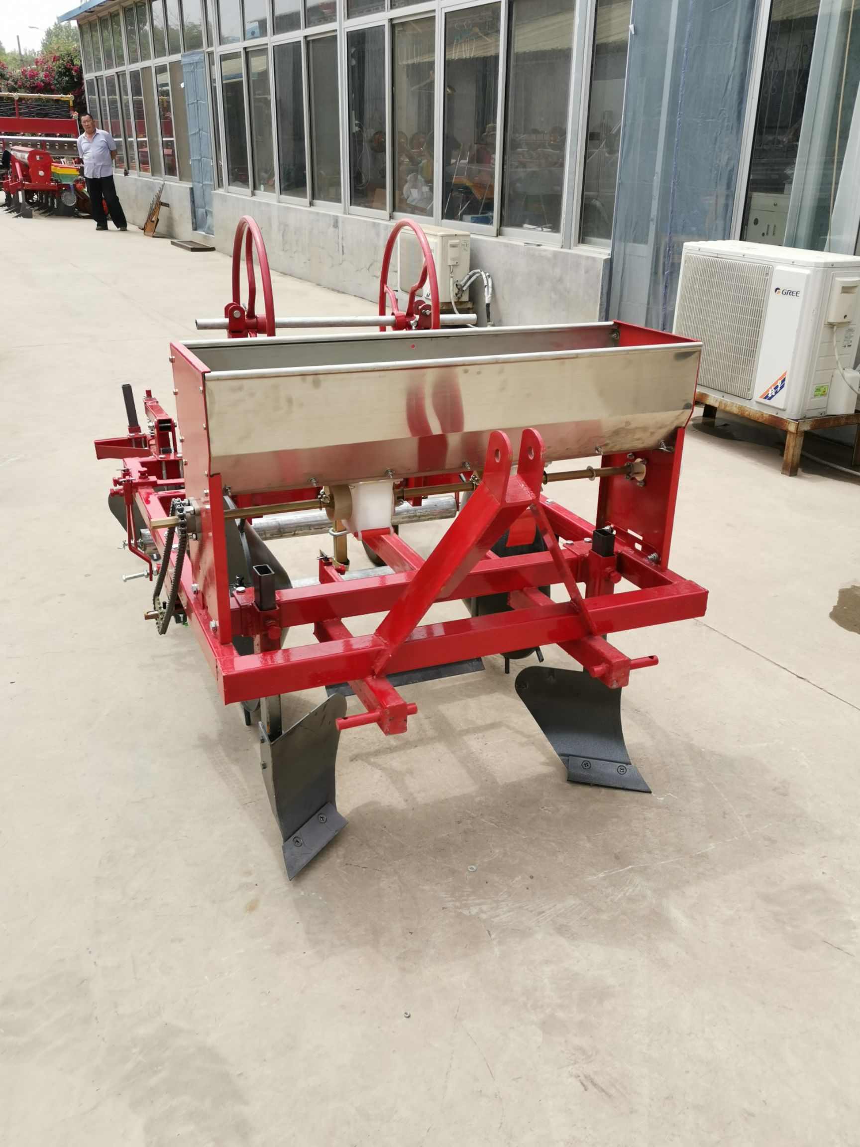 开沟起垄机  红薯起垄覆膜一体机 土豆起垄机