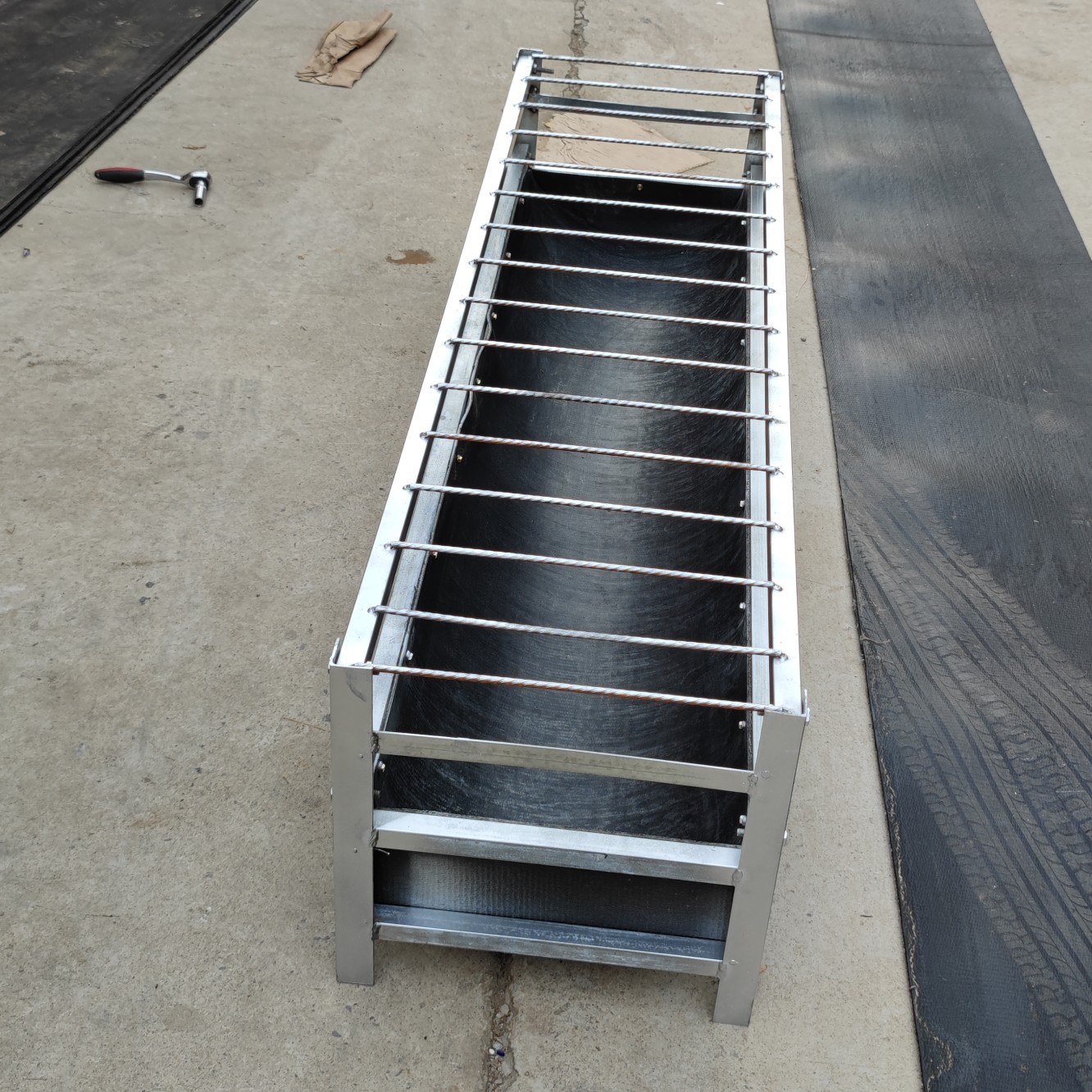 食槽  喂羊小羊补料槽羊羔开口料槽加厚材质结实耐用厂家直销