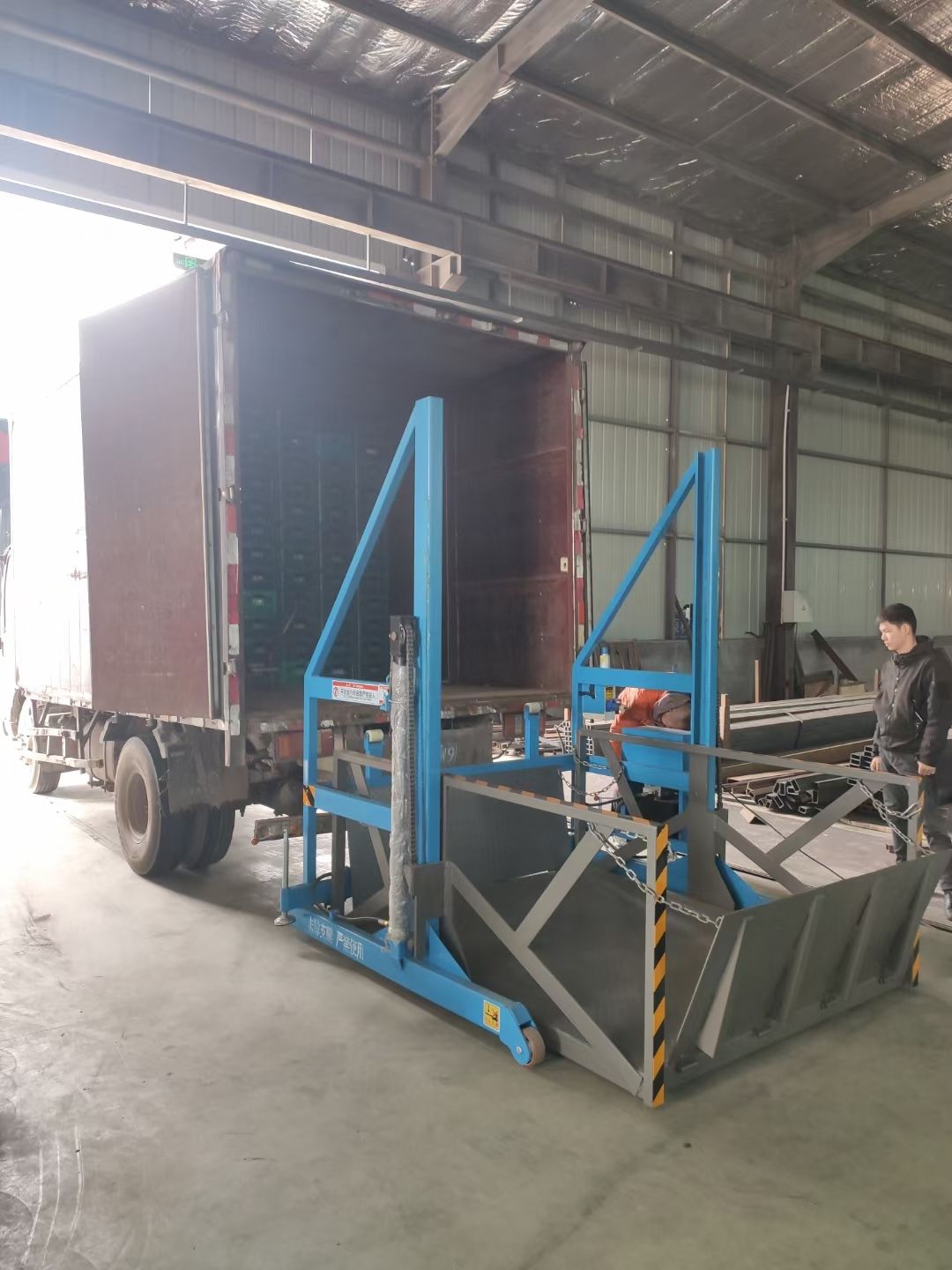 液压机配件 小型移动式装卸平台 装车升降机载重2吨升降机