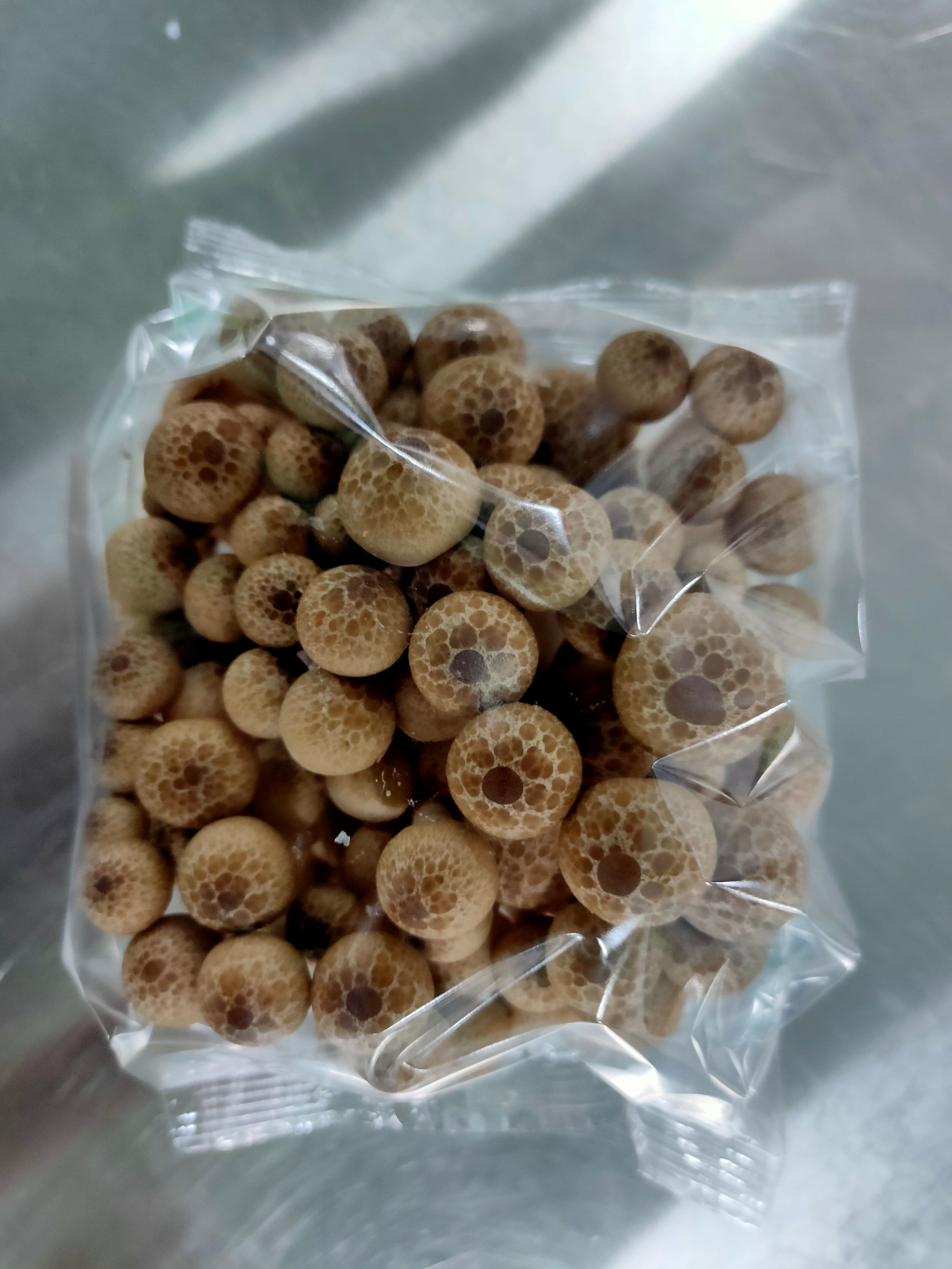 白玉菇，散装切根，带根，盒装。