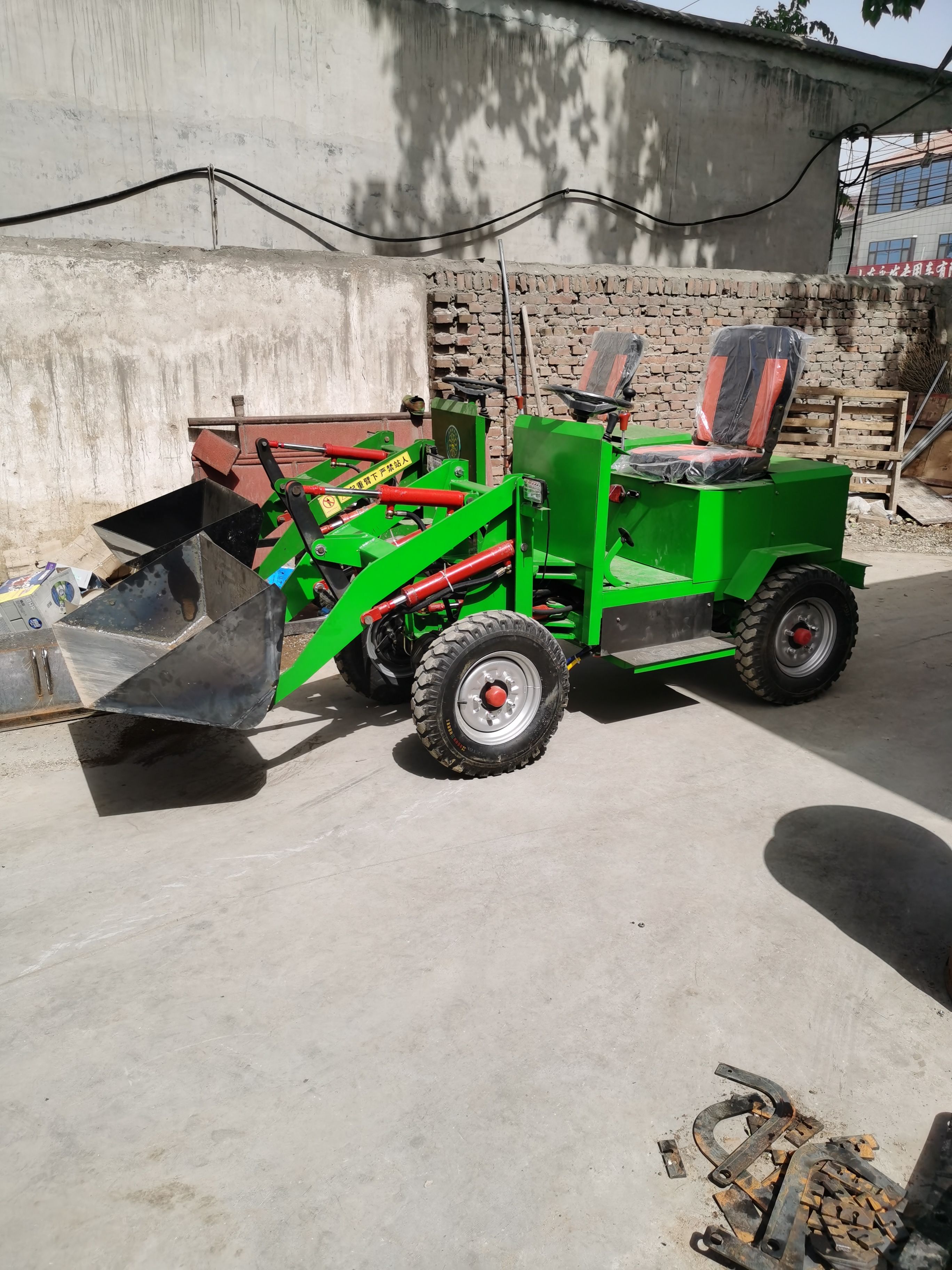 装载机  电动四驱小铲车