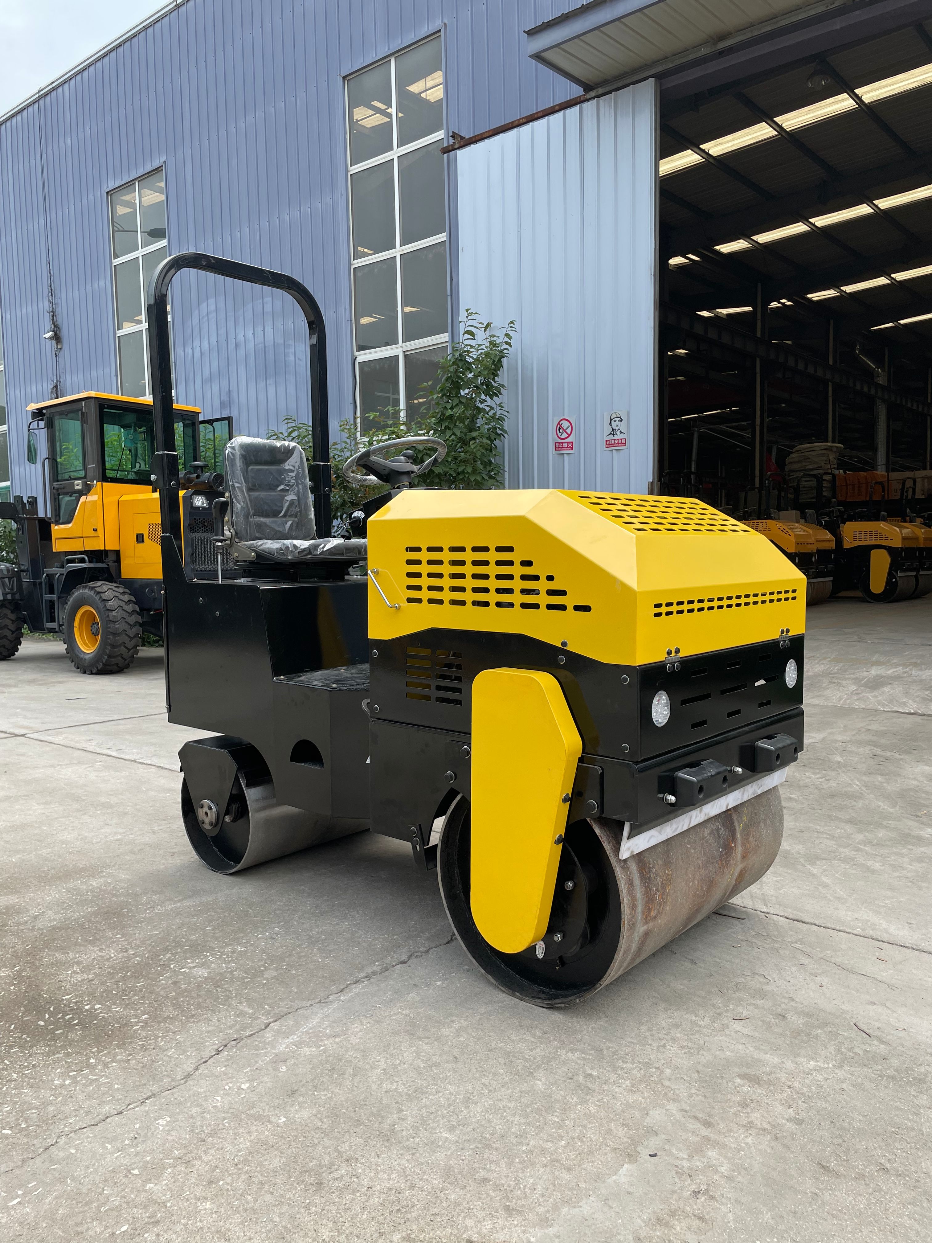  小型压路机震动手扶式座驾1吨3吨2振动沥青单轮双轮柴油压实压