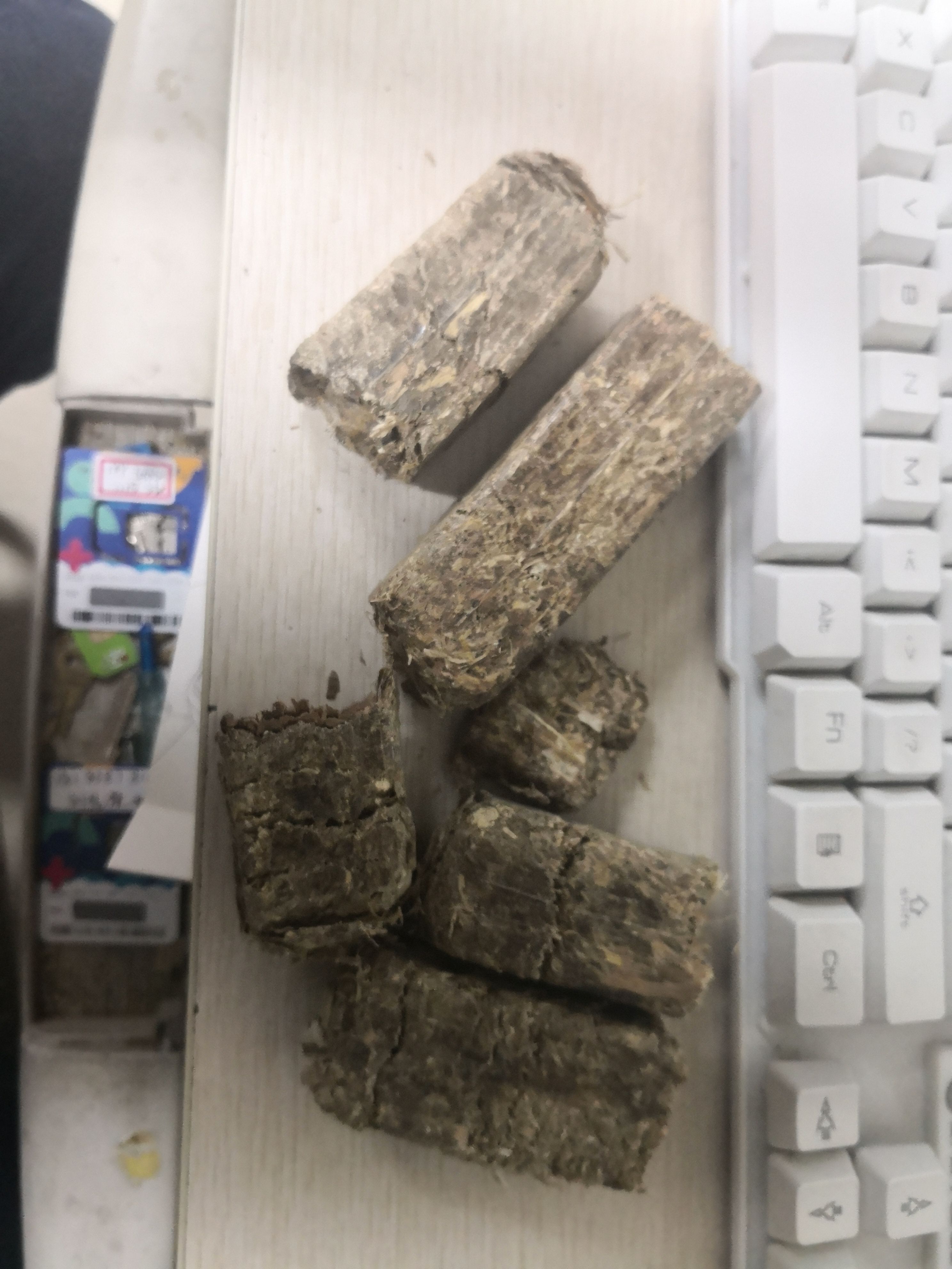 玉米秸秆压块燃料及饲料。具体采购事宜可沟通