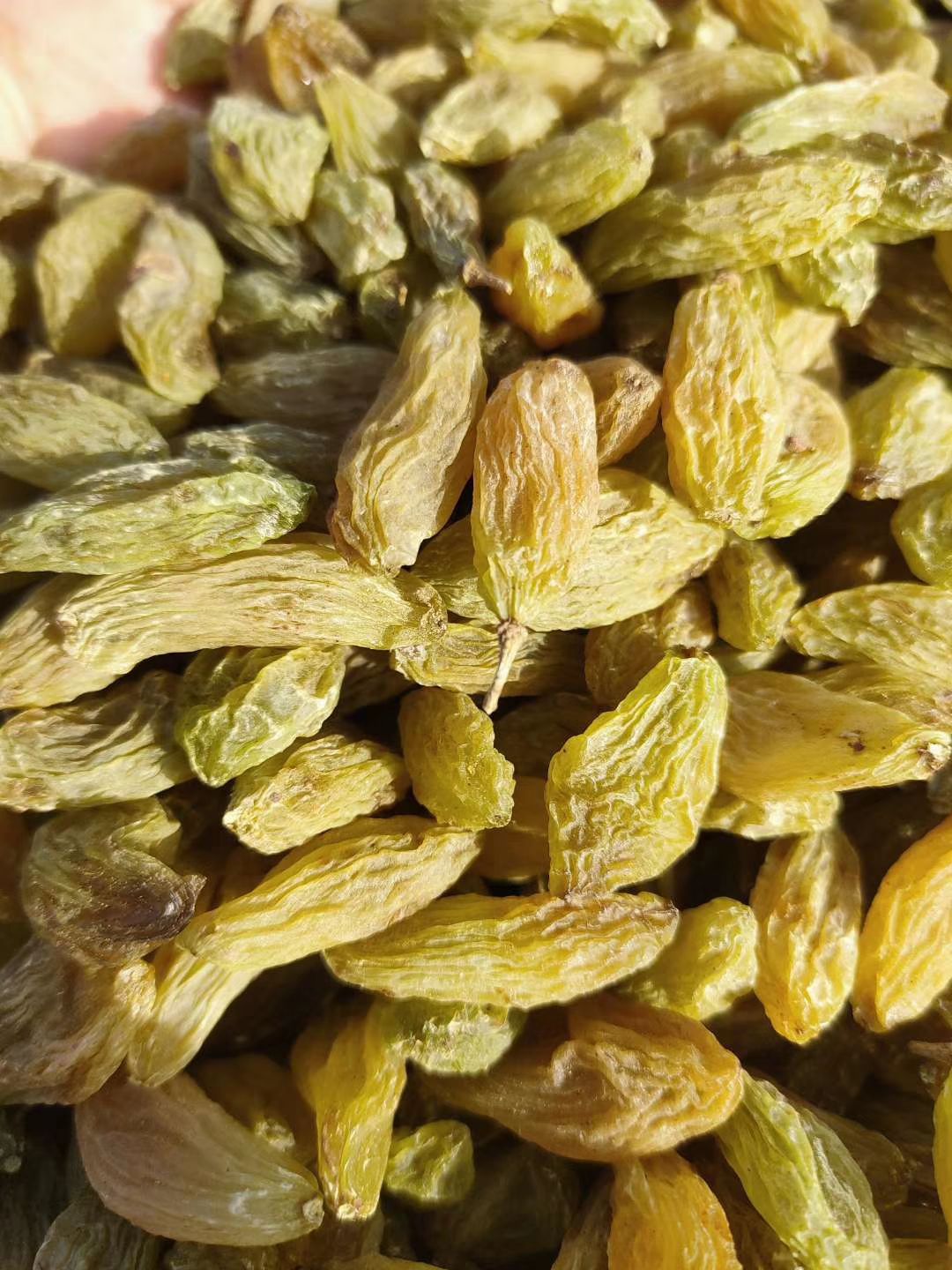 绿葡萄干  吐鲁番市葡萄干，品种齐全，价格美丽。