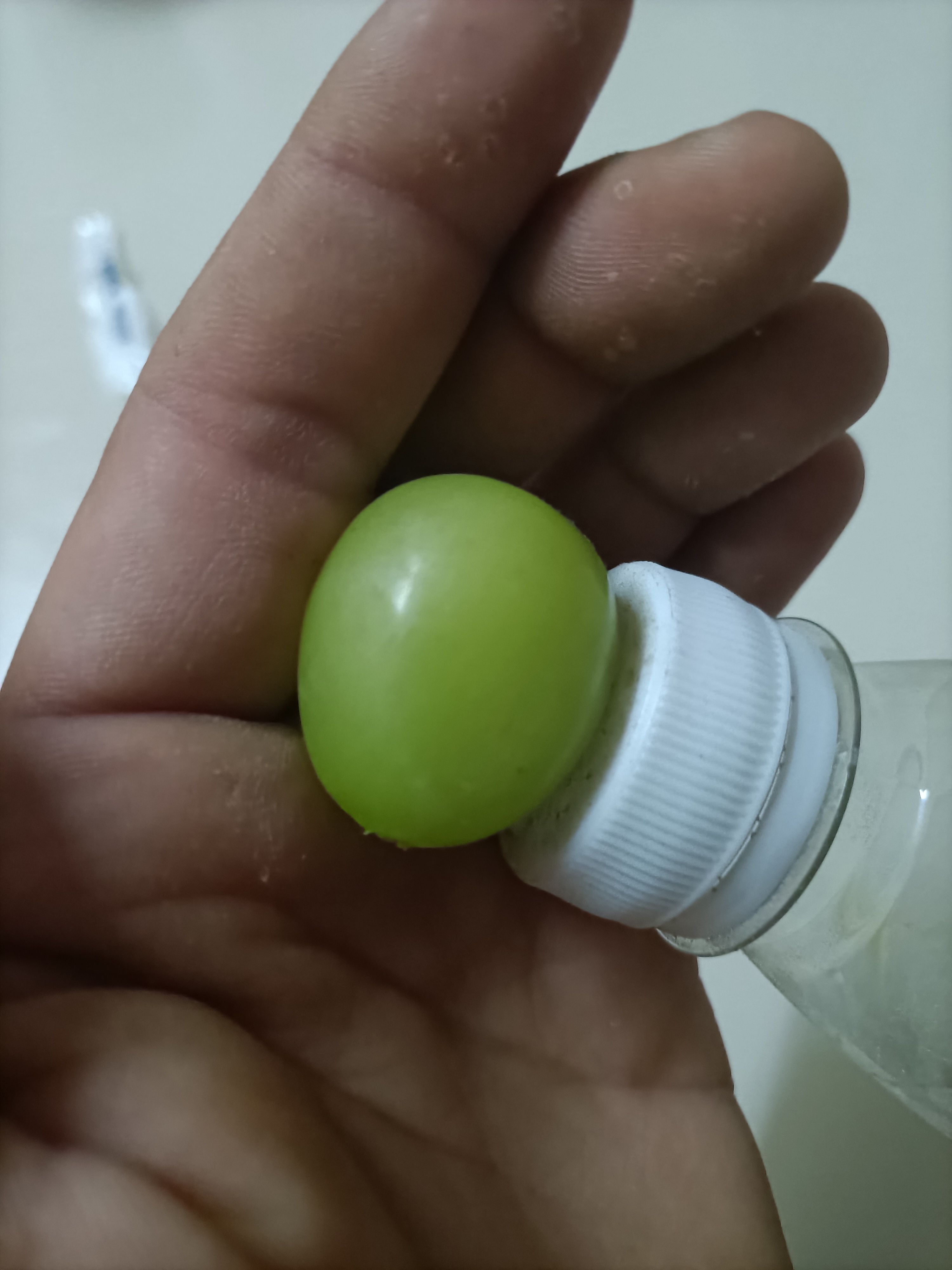 阳光玫瑰，纯甜无酸，单果十五克左右，紧凑果型，一级二级三级果