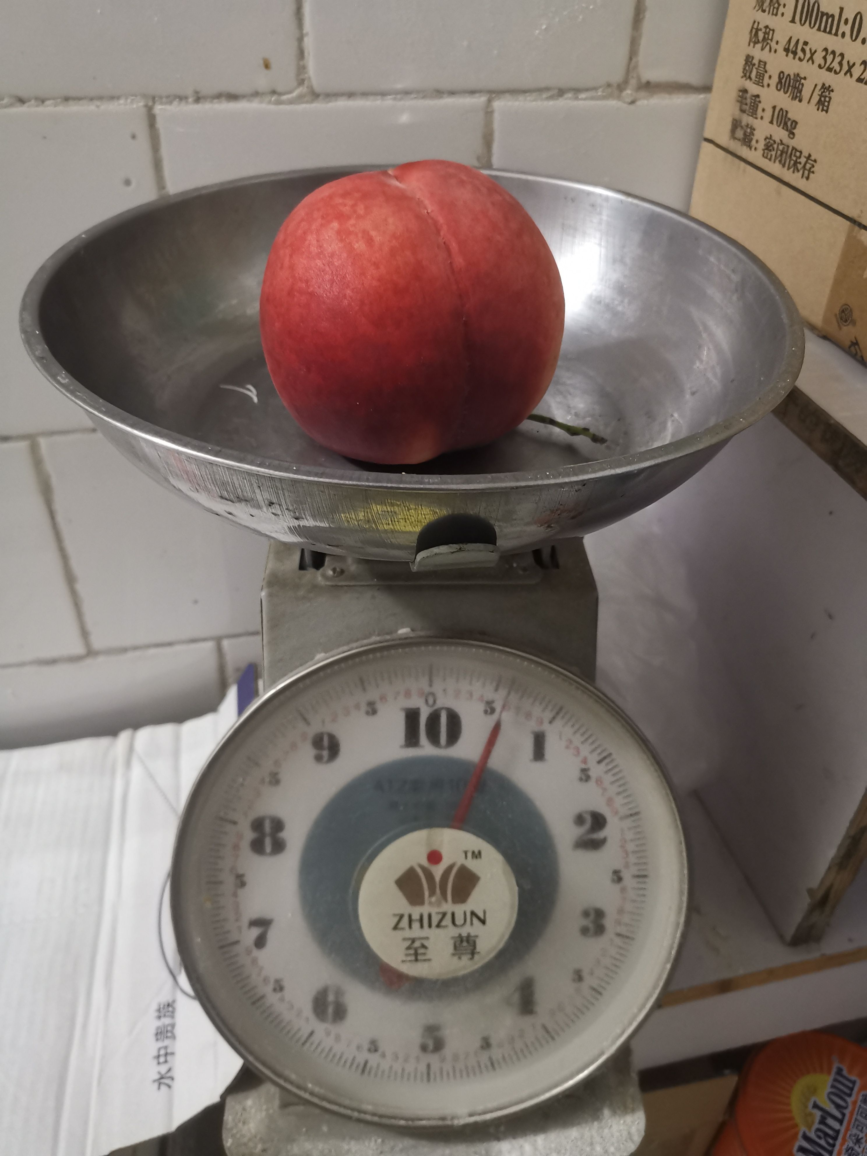 久保蜜桃  绿化九精品大桃子个个半斤以上，主打精品果，高端品质