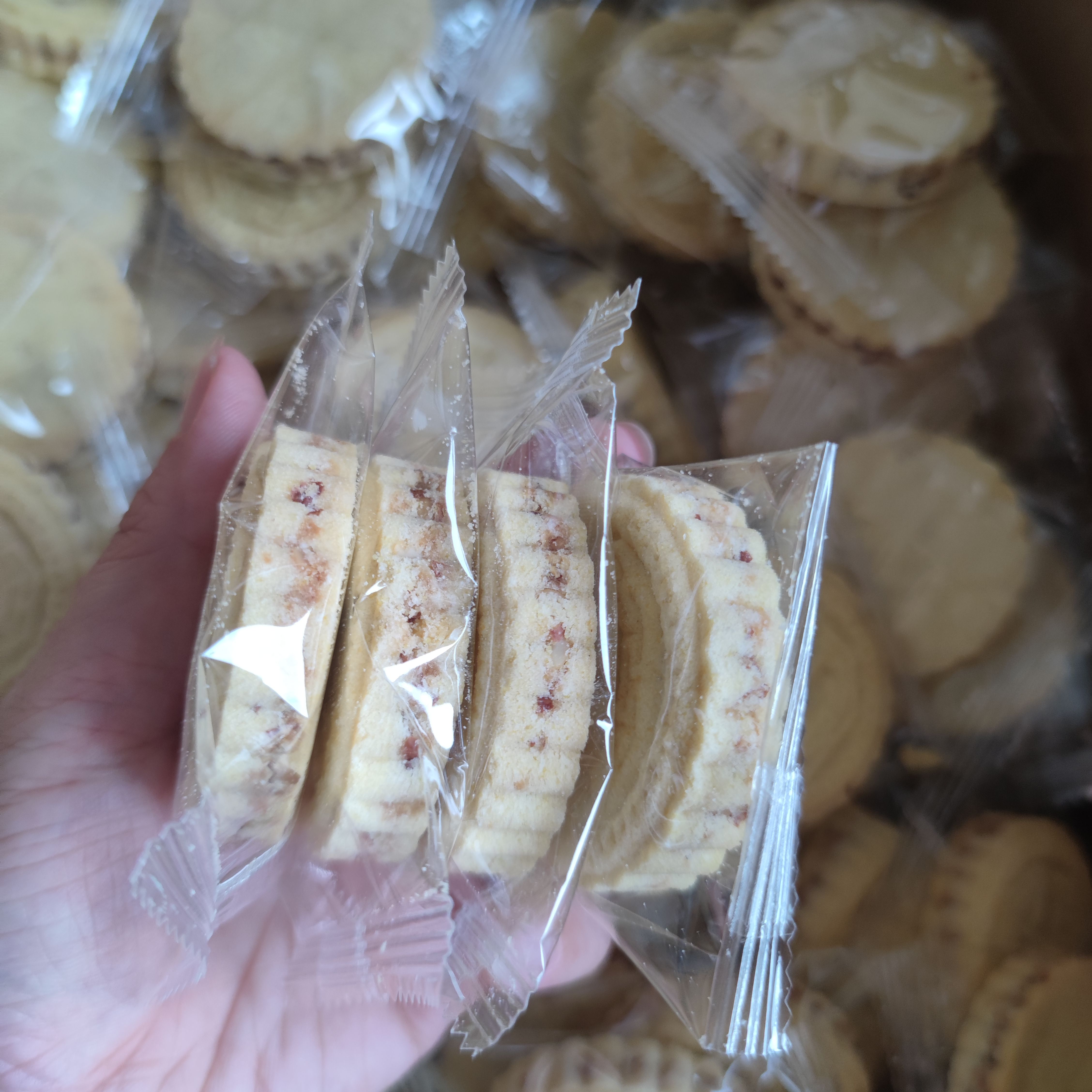  澳门手信杏仁炒米饼 阳江炒米饼 板栗杏仁花生炒米饼烤米饼