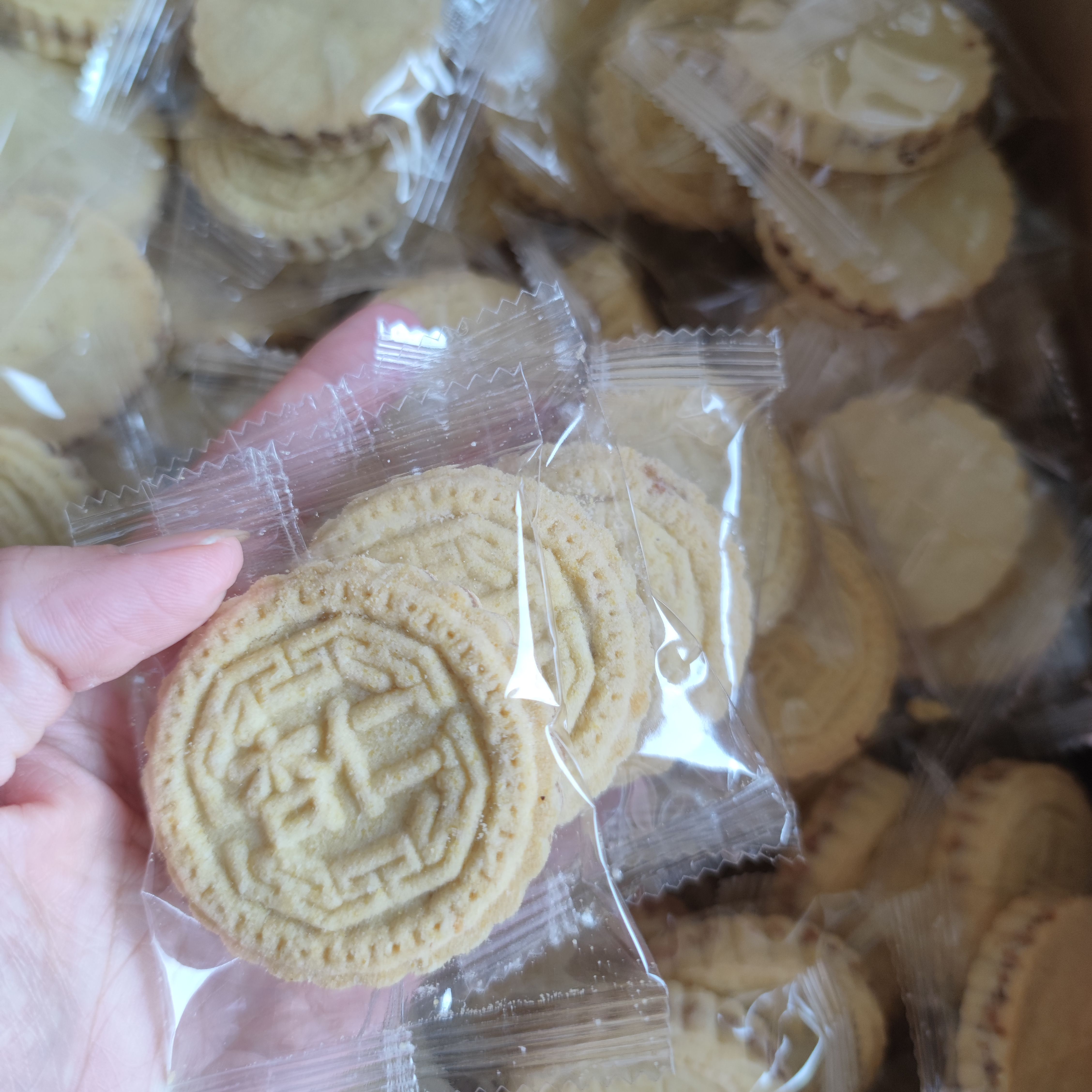  澳门手信杏仁炒米饼 阳江炒米饼 板栗杏仁花生炒米饼烤米饼