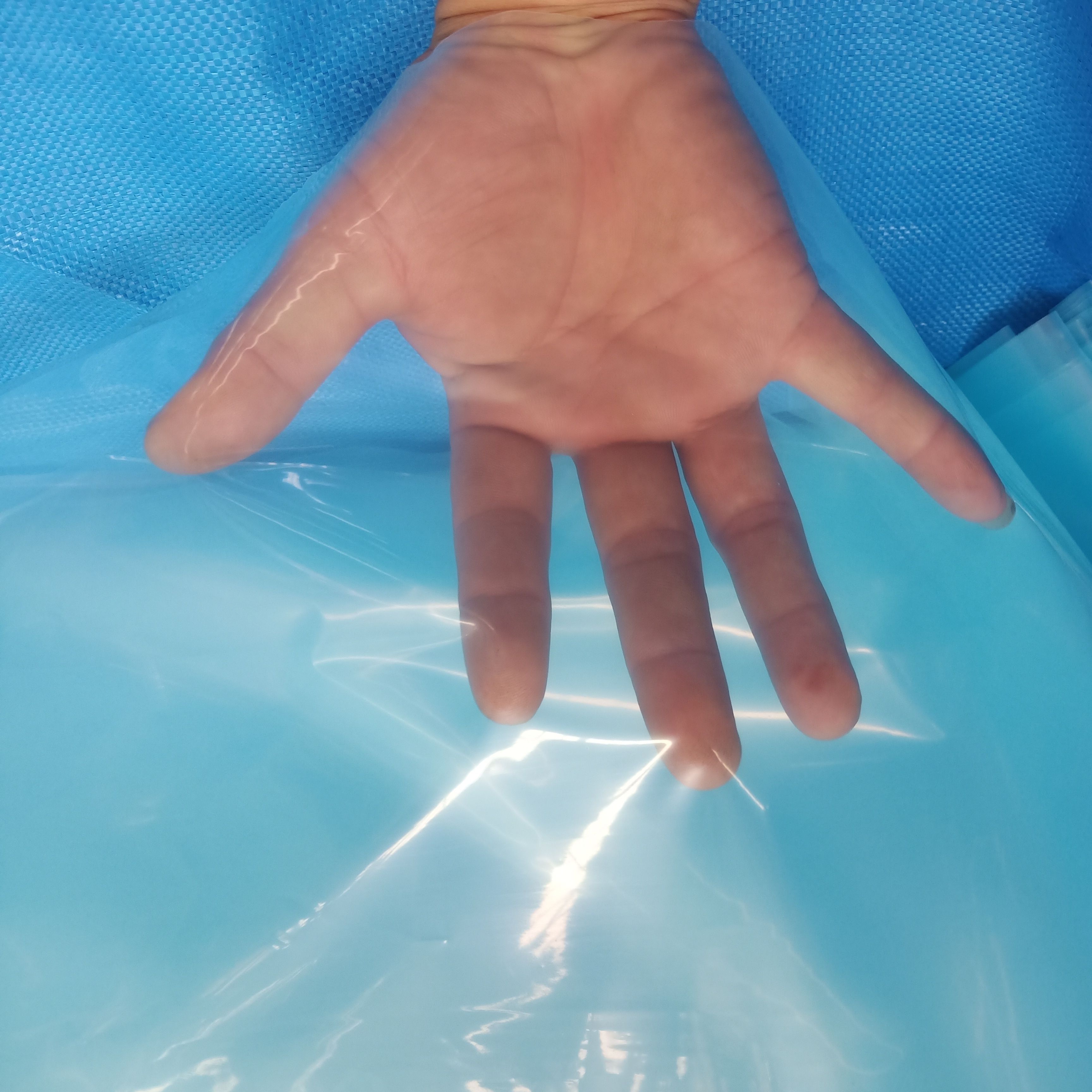 各种棚膜:长寿黑白养殖膜，茂金属双防膜，淡蓝精品PO膜。