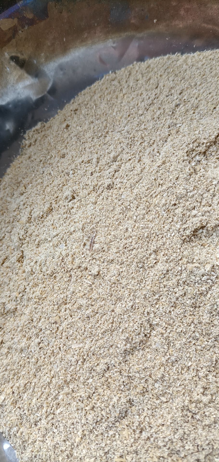 富宁县米糠，比较细，八宝米糠，米糠有香味，猪鸡很喜欢吃的米糠。