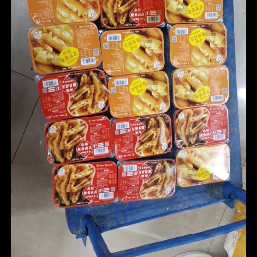 阜宁县休闲零食  无骨鸡爪，一盒200克，口味酸辣爽口